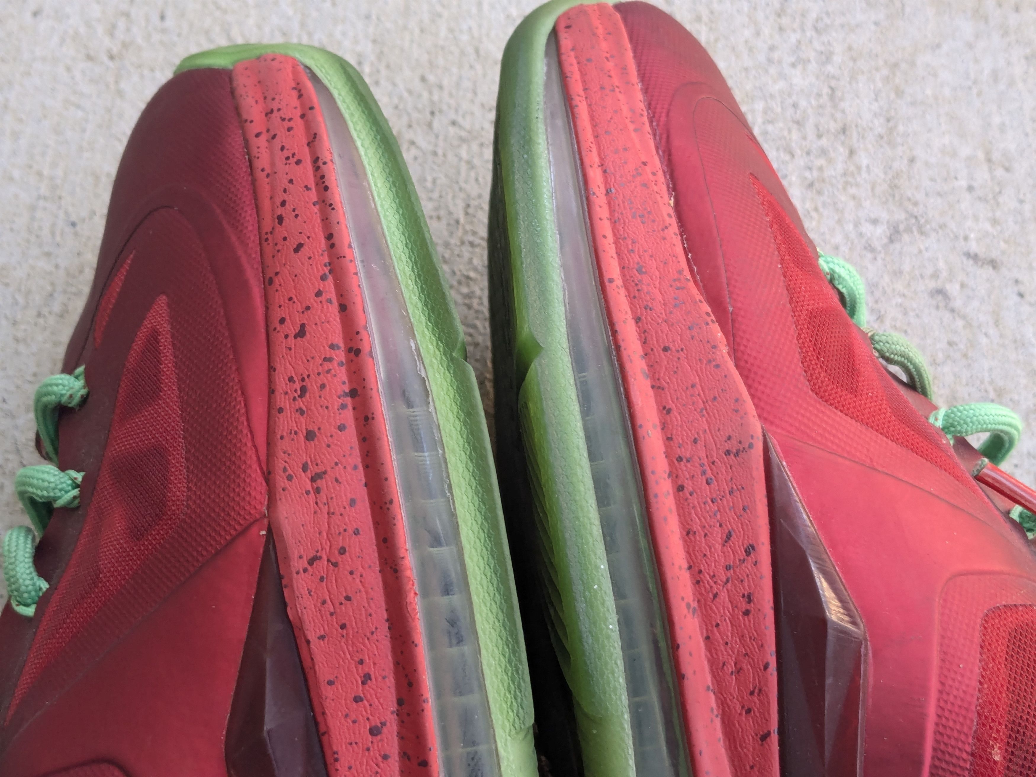 Nike Nike LeBron 10 Christmas 541100-600 Red Green Size US 11 / EU 44 - 3 Thumbnail