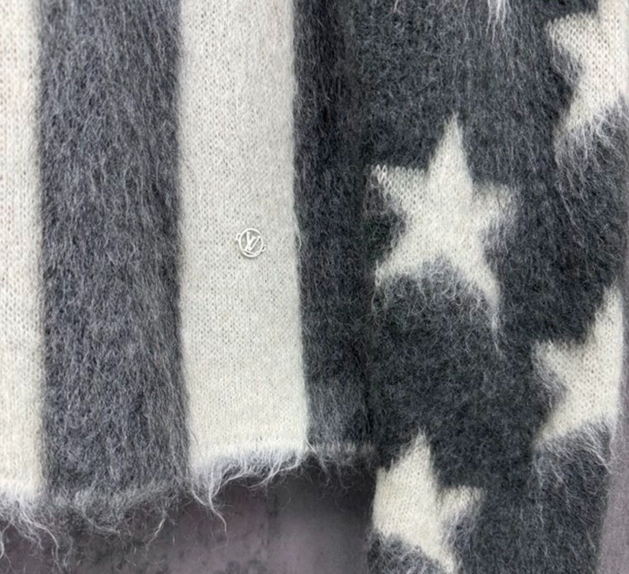 Louis Vuitton Louis Vuitton/LV Mohair Embossed Logo Sweater Size US S / EU 44-46 / 1 - 3 Thumbnail