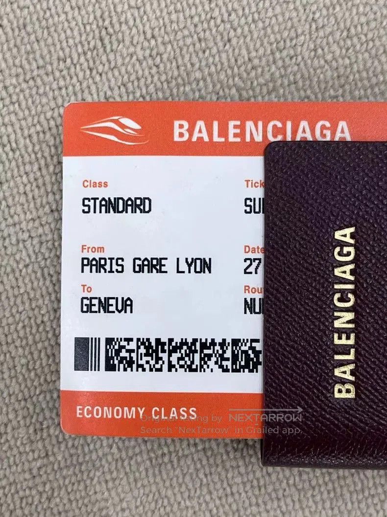 Balenciaga Balenciaga Passport Leather Logo Embossed Case. Size ONE SIZE - 4 Thumbnail