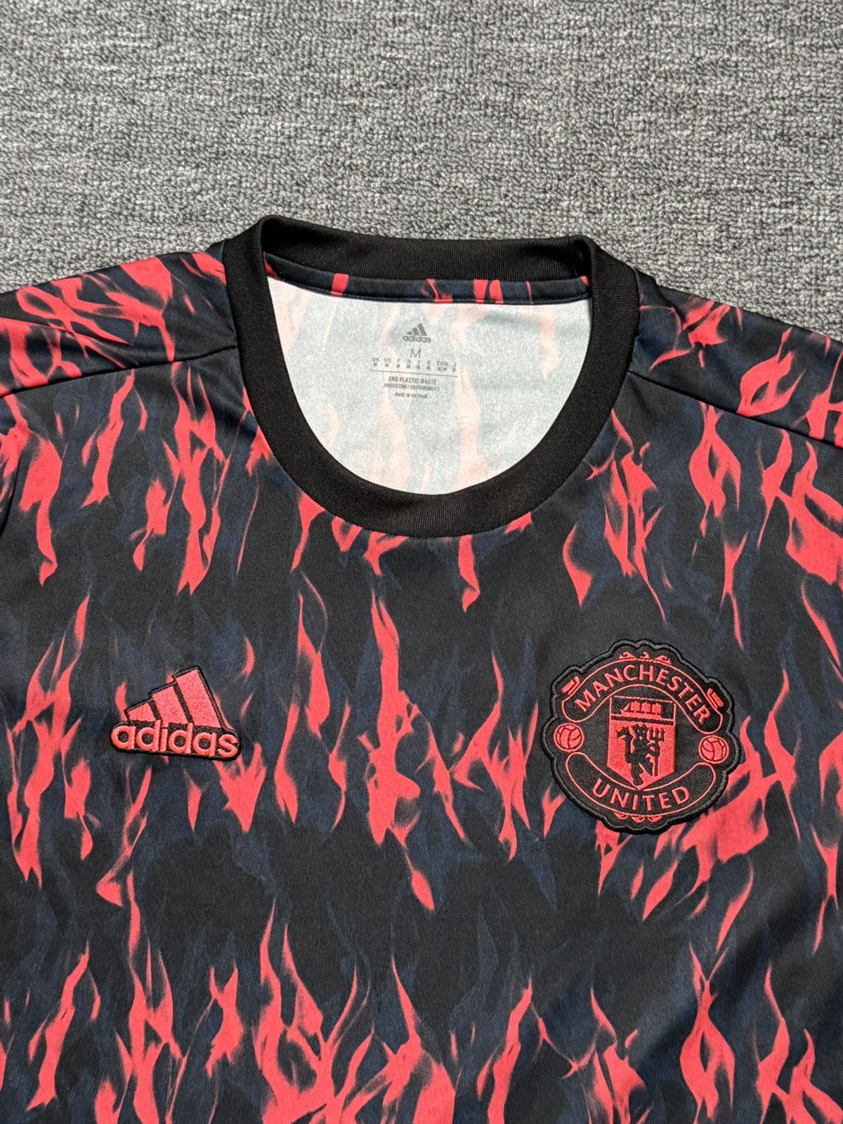 Nike Adidas Manchester United 2021/22 Pre-Match Shirt Medium Size US M / EU 48-50 / 2 - 3 Thumbnail