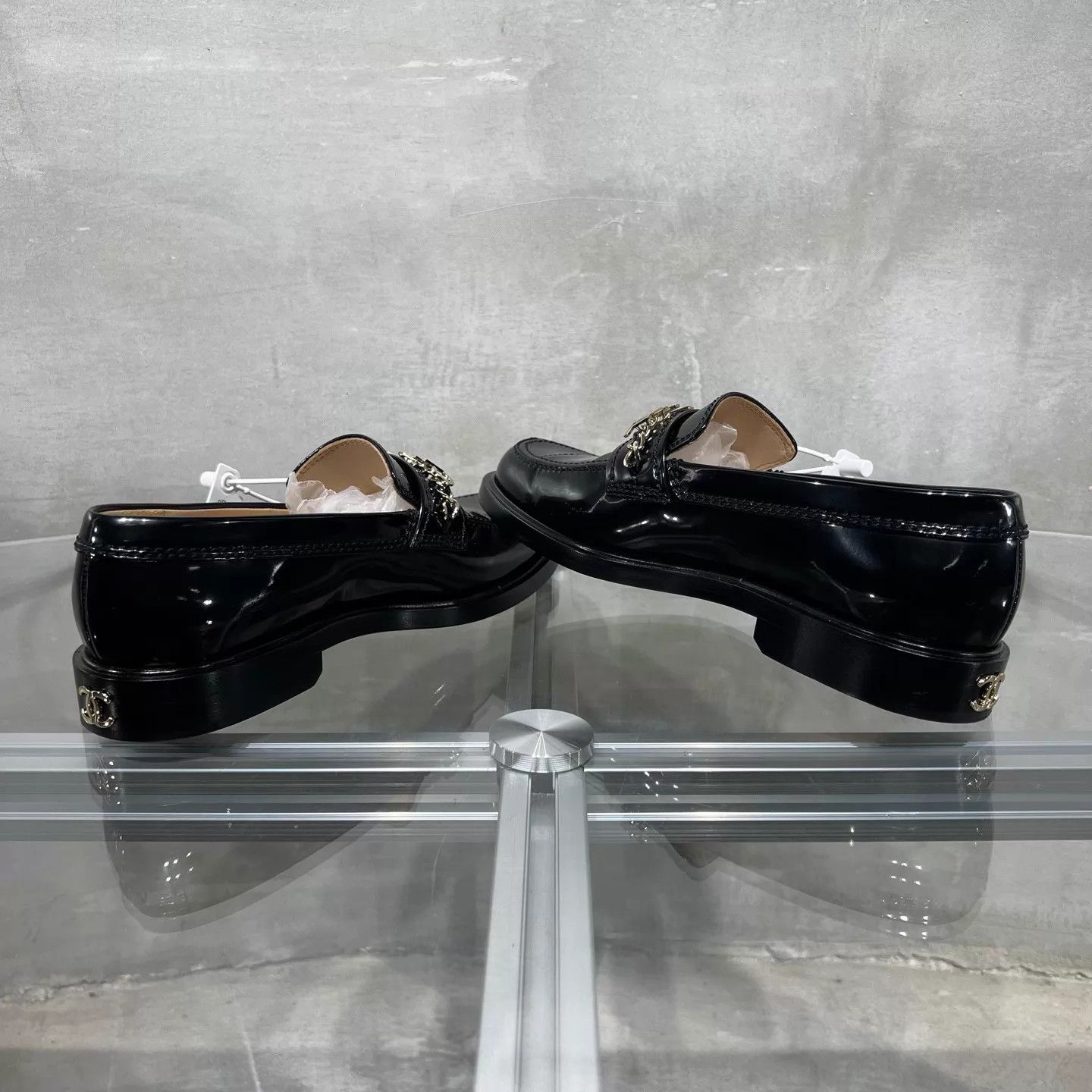 Chanel Chanel Black Gold Logo Loafer 37.5 Size US 7 / IT 37 - 5 Thumbnail