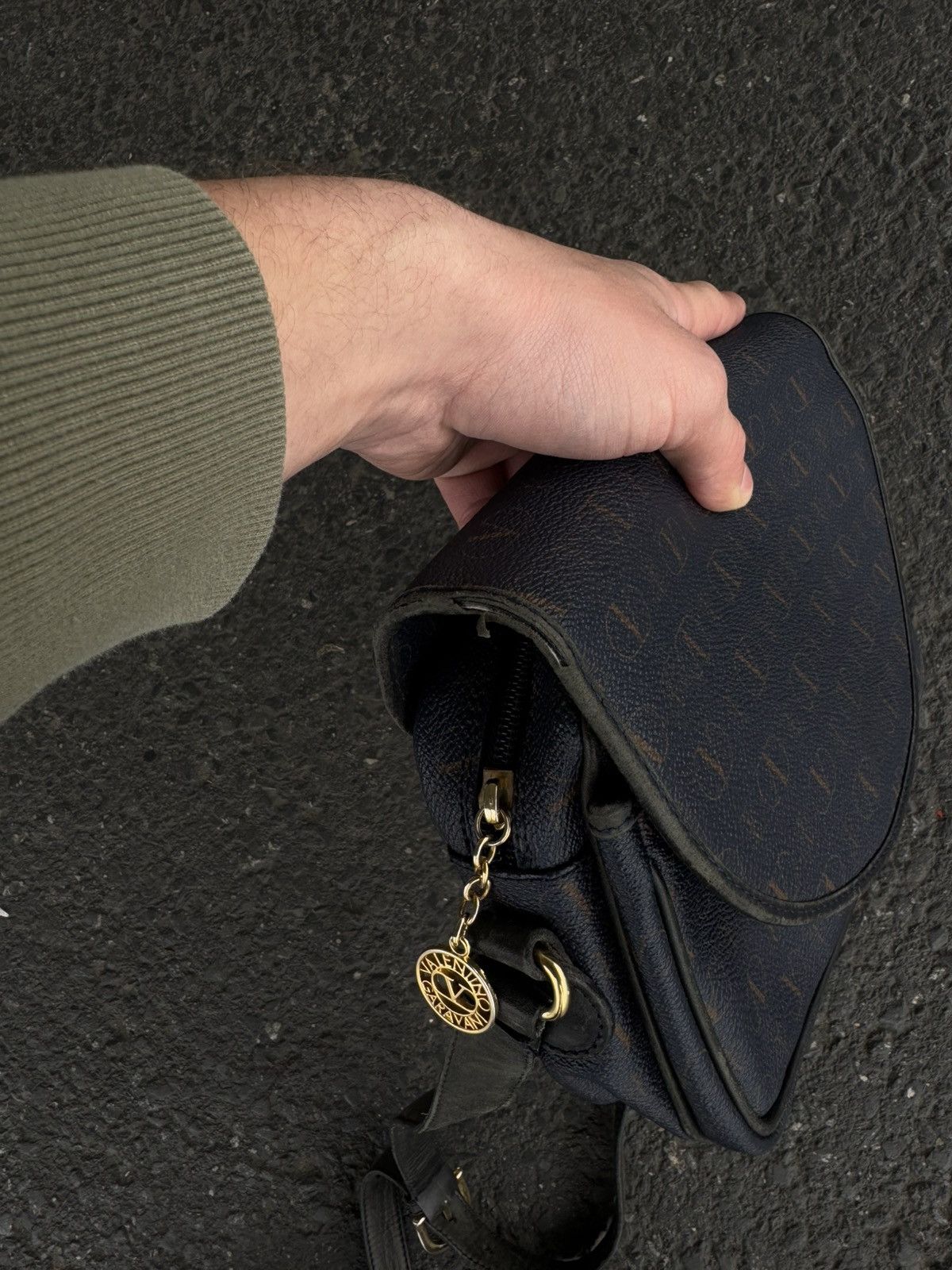 Valentino × Vintage Valentino Garavani Crossbody Bag Monogram Design Vintage y2k Size ONE SIZE - 15 Thumbnail
