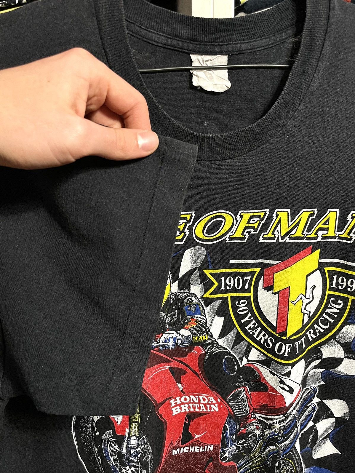 Vintage Vintage 1997 Isle Of Man 90s Racing Honda Faded T-Shirt Size US XL / EU 56 / 4 - 4 Thumbnail