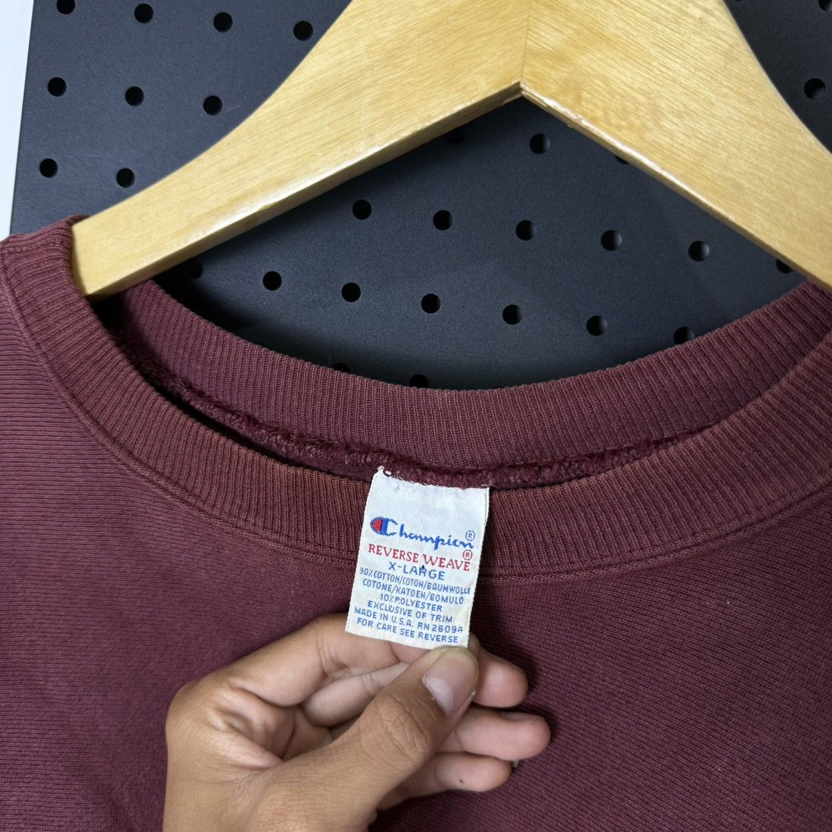 Champion Vintage CHAMPION reverse weave maroon logo sweatshirt Size US XL / EU 56 / 4 - 4 Thumbnail