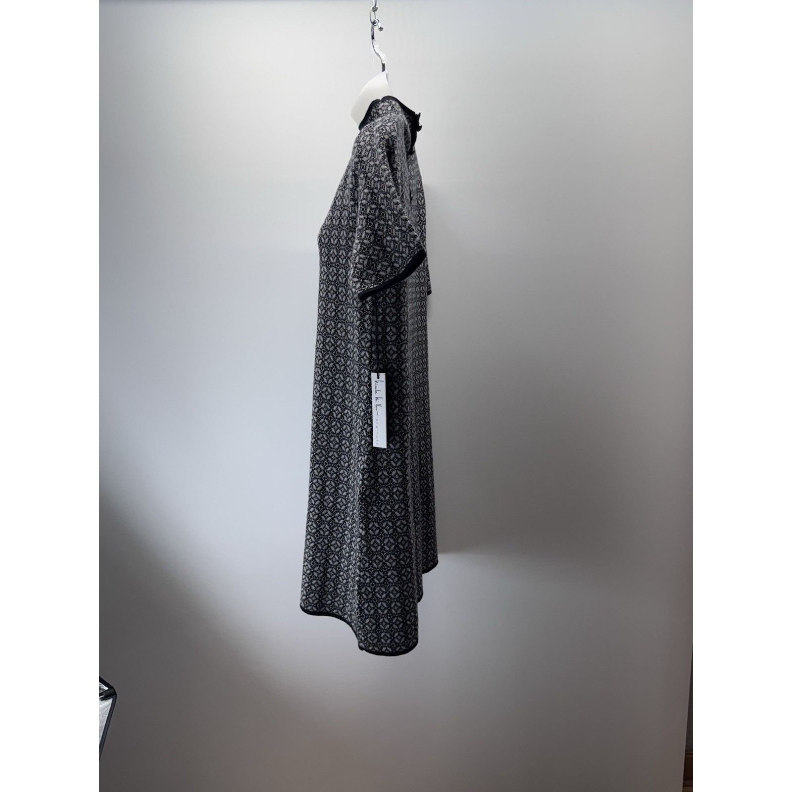 Nicole Miller Nicole Miller Geo Print Black White Sweater Dress Size S NWT Size S / US 4 / IT 40 - 6 Thumbnail