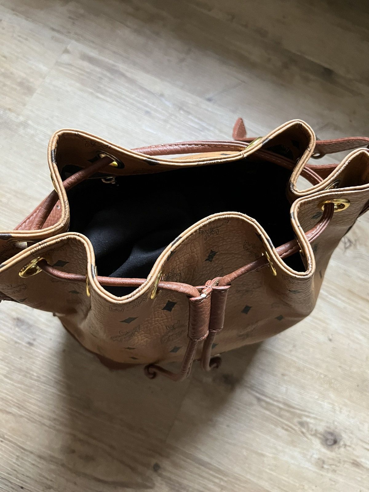 Vintage MCM vintage bootleg bucket bug Size ONE SIZE - 2 Thumbnail