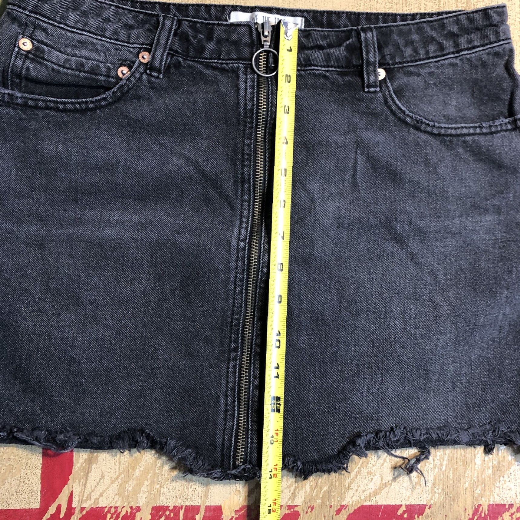Free People VINTAGE Free People We The Free Black Denim Jean Pencil Mini Skirt Womens Size 30 Short Bohemian Festival Full Zip Size 30" / US 8 / IT 44 - 6 Thumbnail