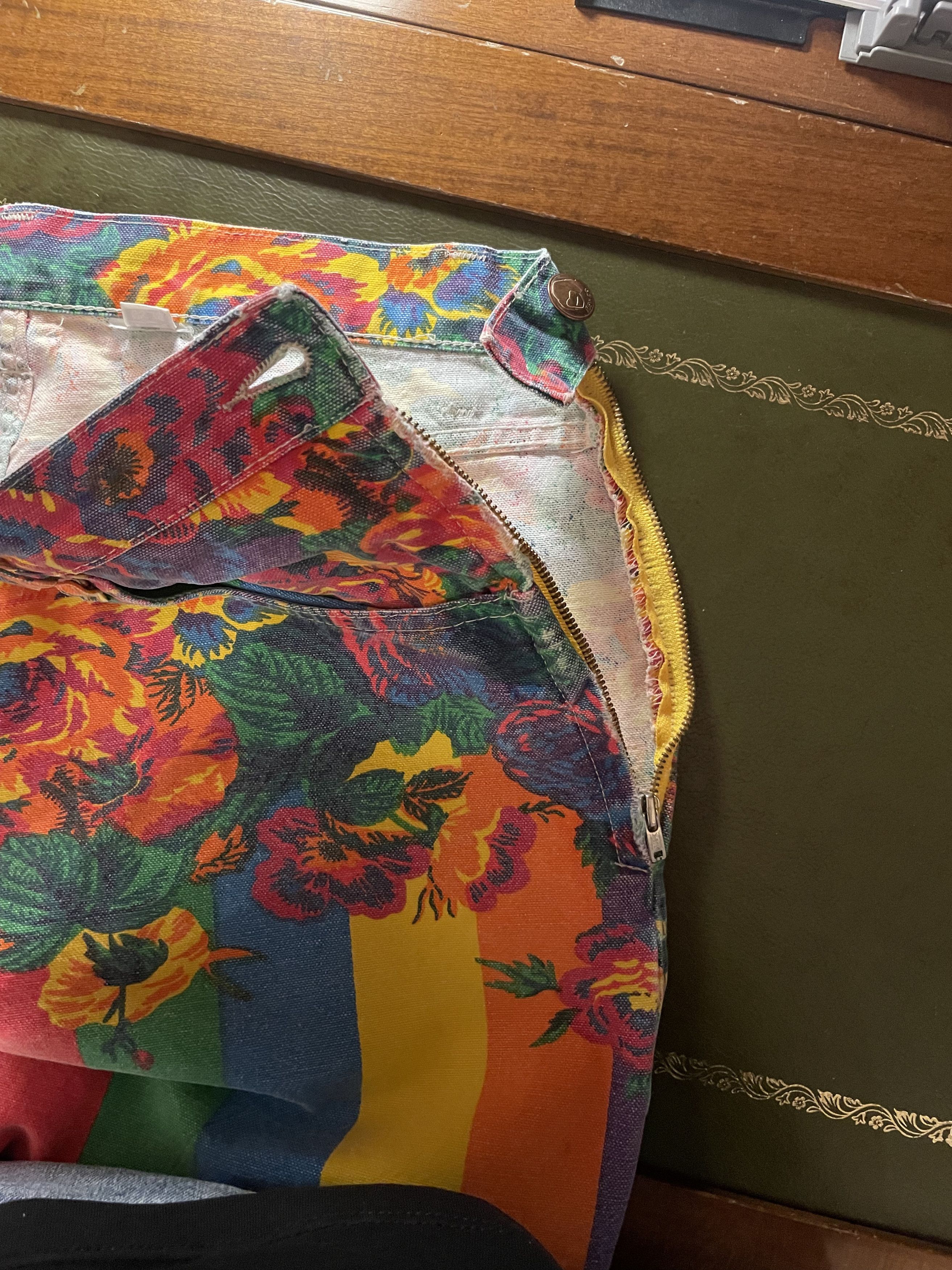 Kenzo Vintage 80s Kenzo Rainbow Floral Pride Pants Size 30 Fits 27 Size 28" / US 6 / IT 42 - 6 Thumbnail
