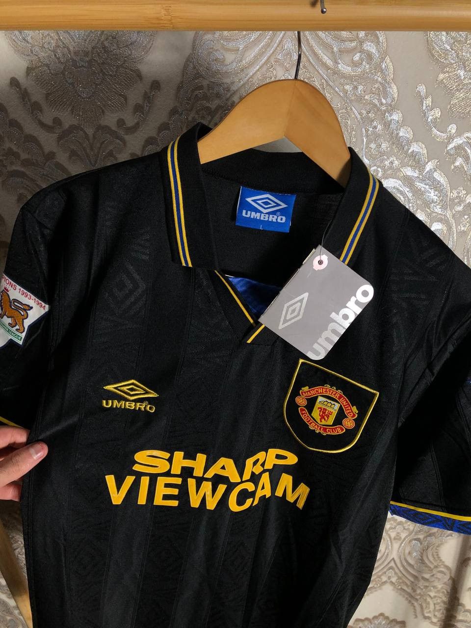 Umbro VINTAGE UMBRO FC MANCHESTER UNITED ENGLAND SOCCER JERSEY 90s Size US L / EU 52-54 / 3 - 4 Thumbnail