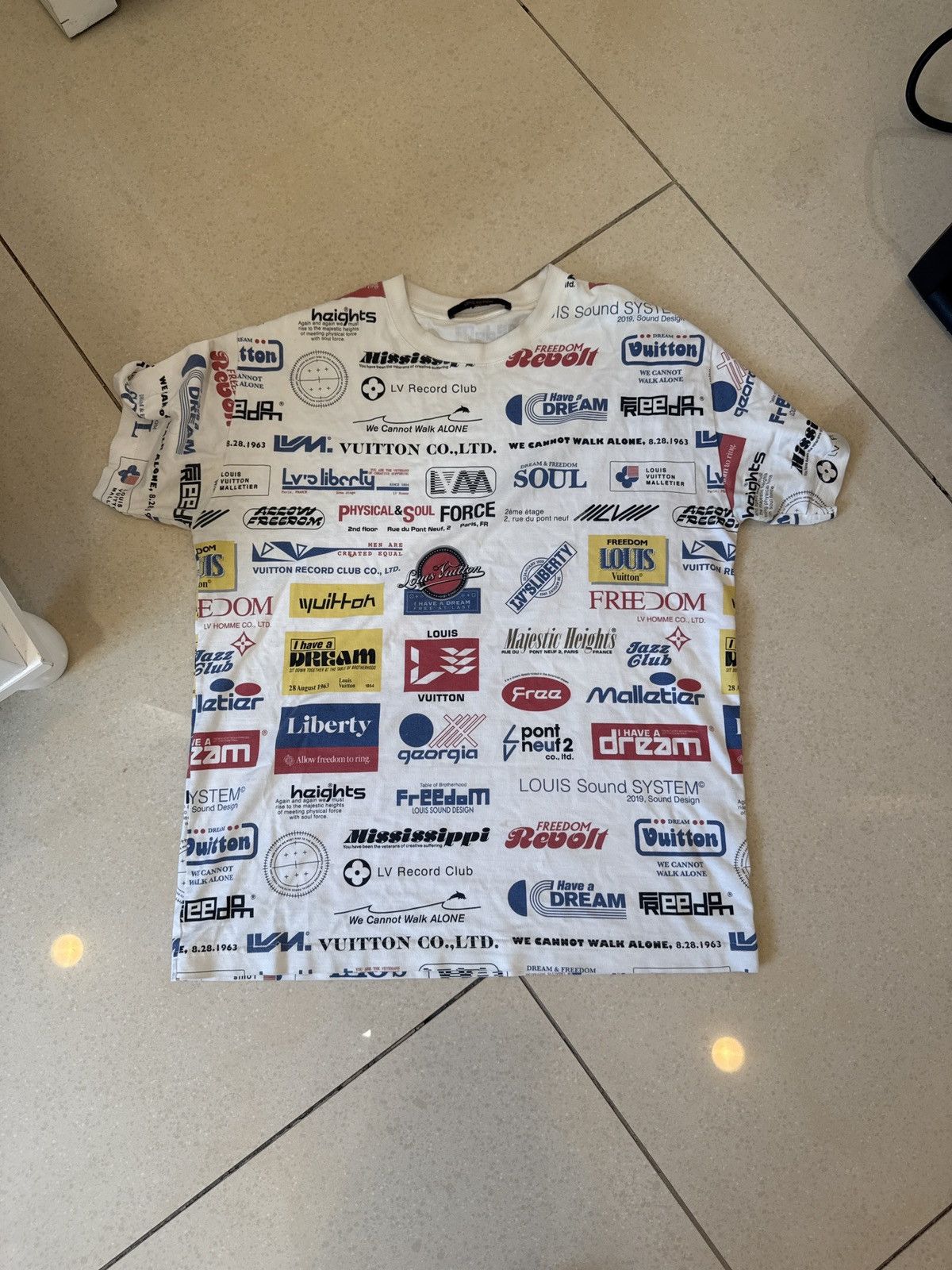 Louis Vuitton Louis Vuitton all logos T shirt Size US S / EU 44-46 / 1 - 1 Thumbnail