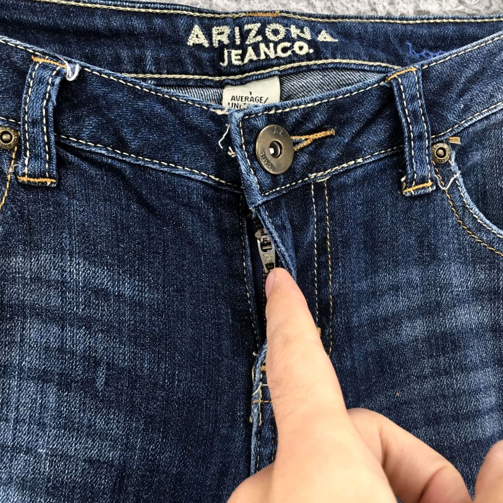 Vintage Arizona Jean Co. Bootcut Jeans Womens 1 Average Blue Denim Zip Jeans Womens Regular 28 Inseam 30.5 in Shoes? No — (adjusted) Size 25" / US 0 / IT 36 - 3 Thumbnail