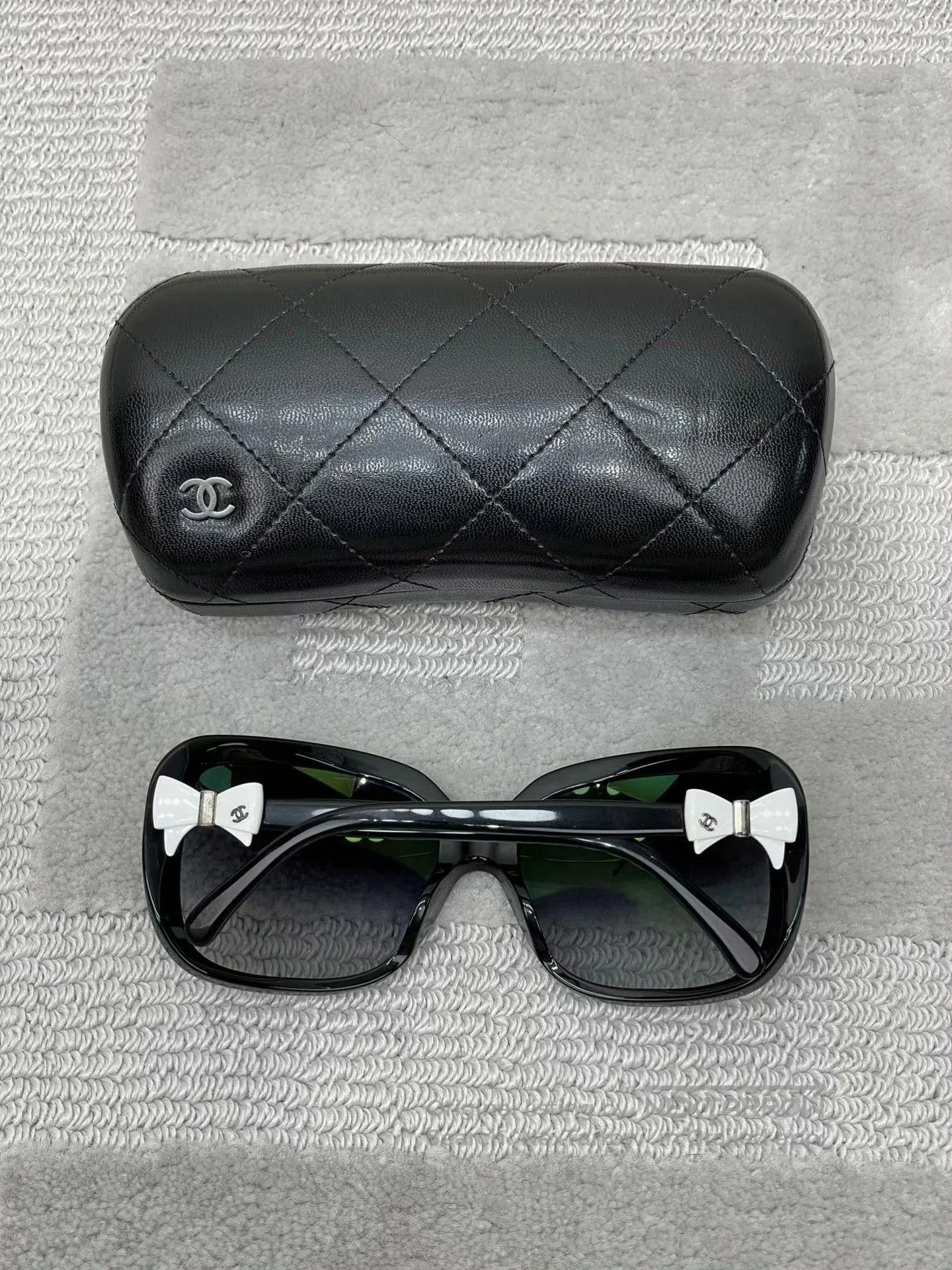 Chanel Chanel White Bow Logo Glasses. Size ONE SIZE - 1 Thumbnail