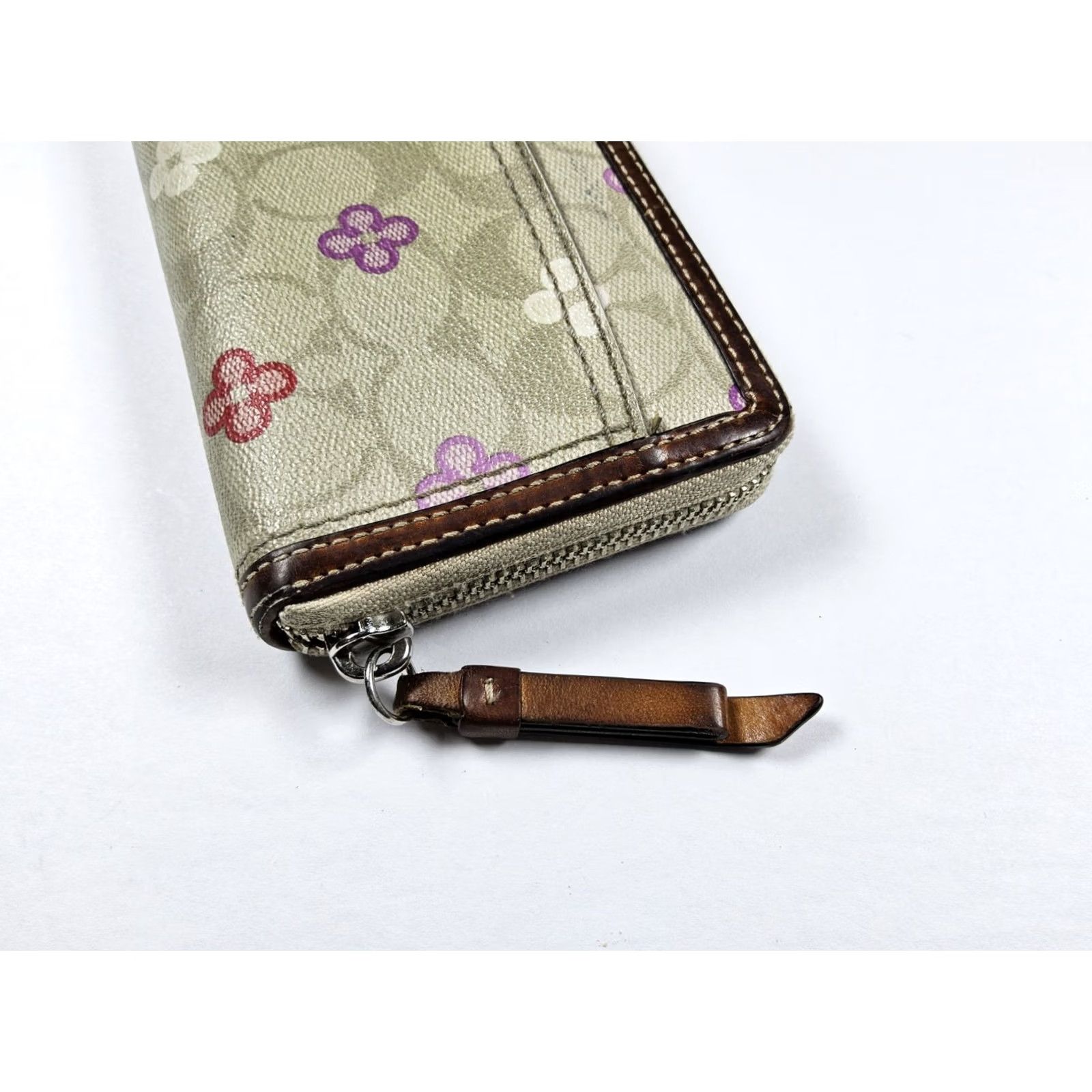 Coach Coach Wallet Zip Around Beige Floral Accordion DAMAGED Size ONE SIZE - 3 Thumbnail