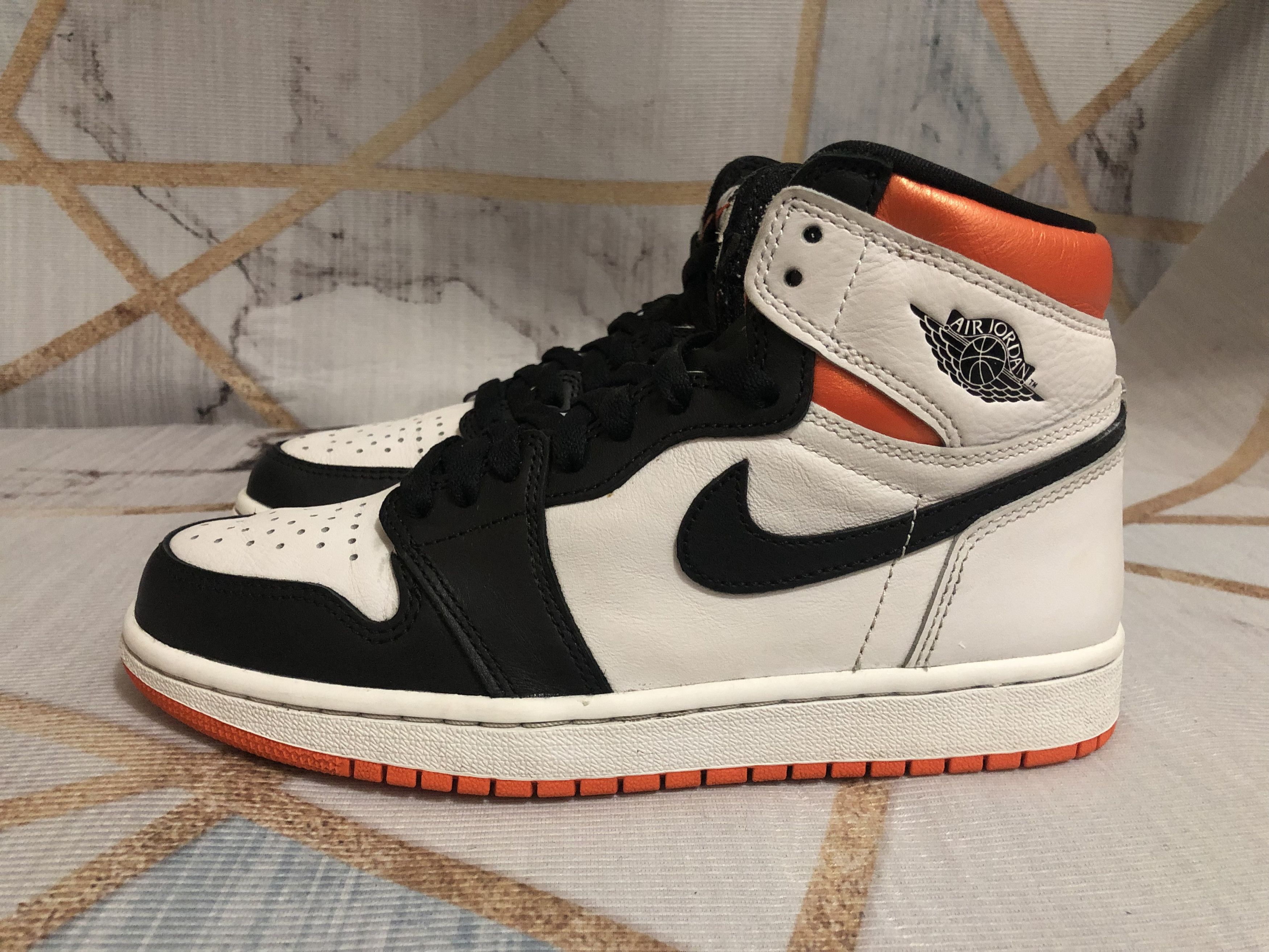 Jordan Brand × Nike Nike Air Jordan 1 Retro High OG Electro Orange | Robot | Lab Size US 6.5 / EU 39-40 - 4 Thumbnail
