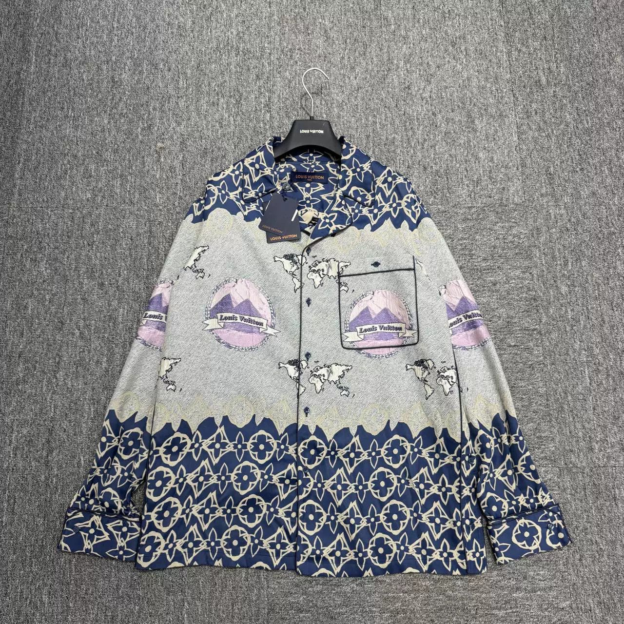 Louis Vuitton Louis Vuitton Pyramid Monogram Print Shirt Size US XS / EU 42 / 0 - 1 Thumbnail