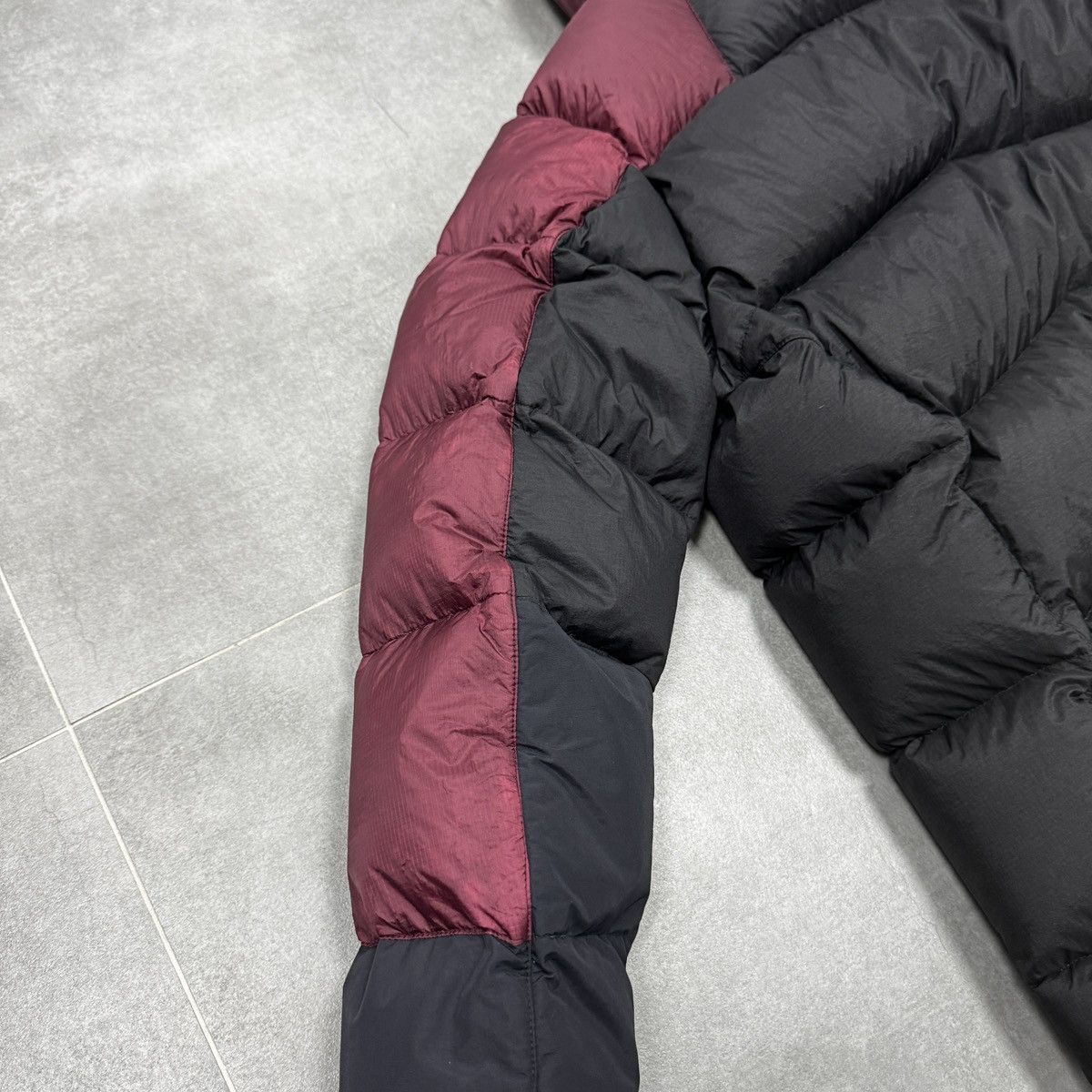 Montbell Montbell Multi Pocket Puffer Down Jacket Men Dark Red Size L Size US L / EU 52-54 / 3 - 24 Thumbnail