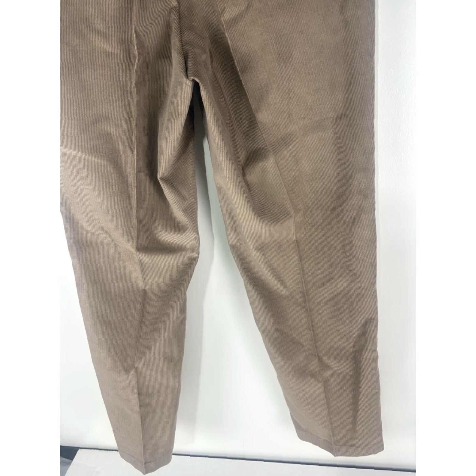 Roundtree & Yorke Roundtree Yorke Beige Corduroy Pants Men’s Size 34X32 Mexico Thread? Size US 34 / EU 50 - 6 Thumbnail