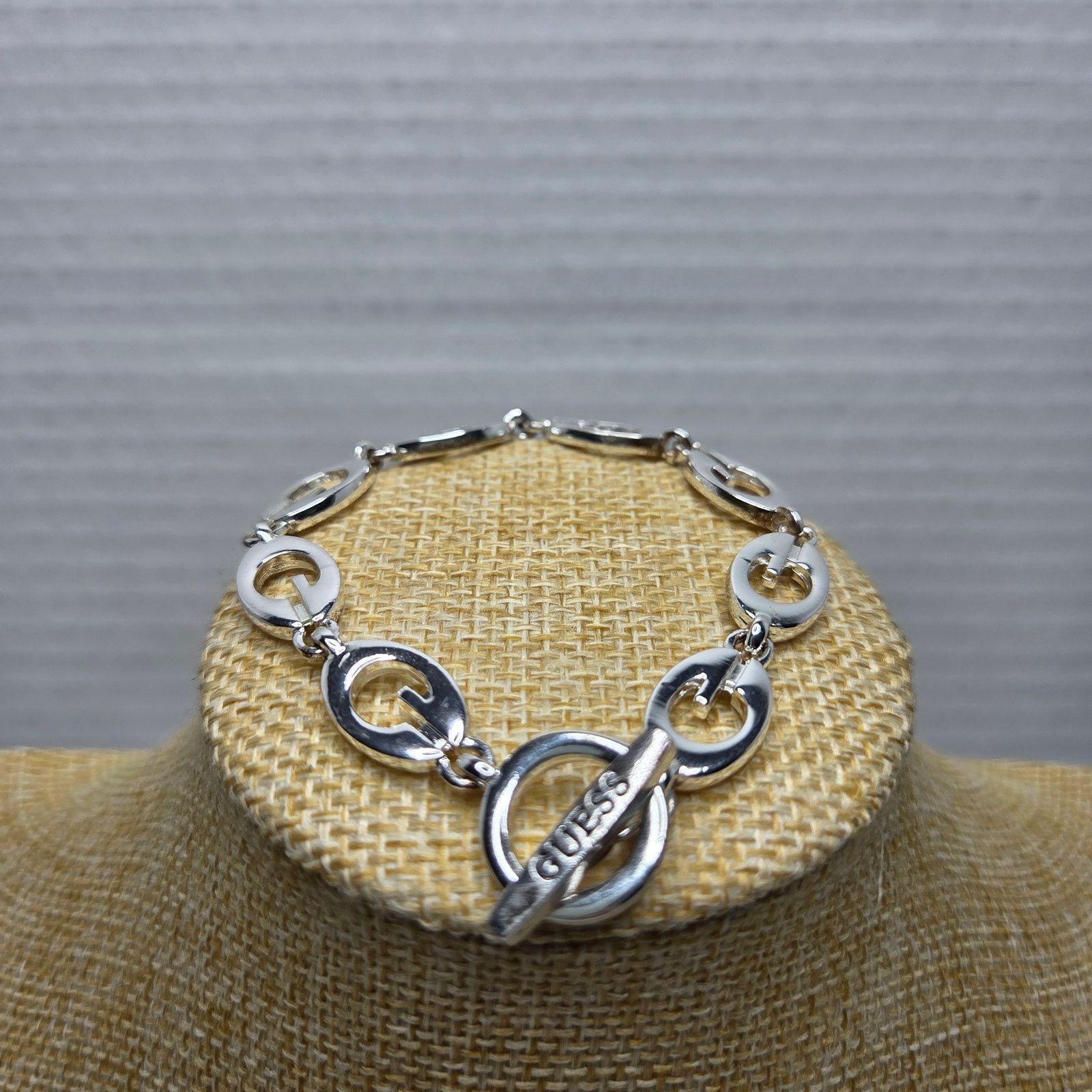 Guess Guess Silver-Tone G Link Toggle Clasp Bracelet Jewelry 7.5" Size ONE SIZE - 2 Thumbnail