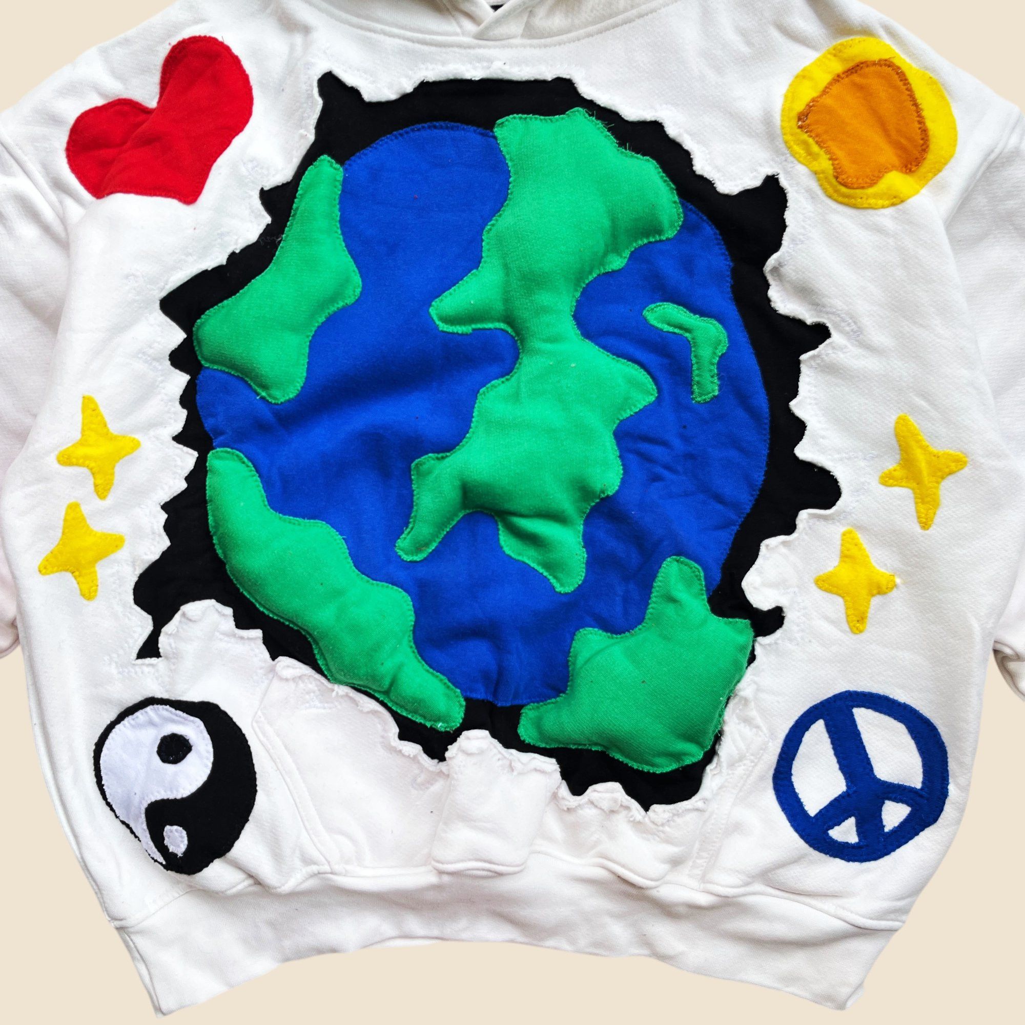 Handmade × Vintage 1 OF 1 REWORKED CRACKY 3D PUFF EARTH WHITE HOODIE SIZE L Size US L / EU 52-54 / 3 - 4 Thumbnail