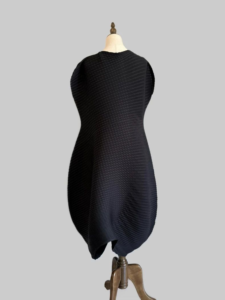 Issey Miyake Issey Miyake size:2 black dress Size XS / US 0-2 / IT 36-38 - 2 Thumbnail