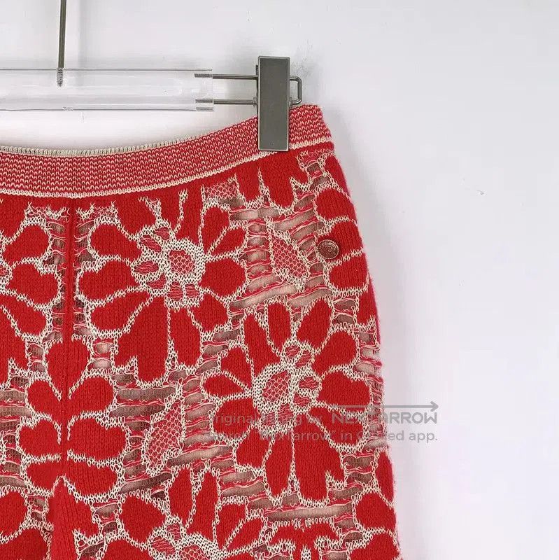 Chanel Chanel Red Wool Casual Pants . Size 22" - 2 Thumbnail