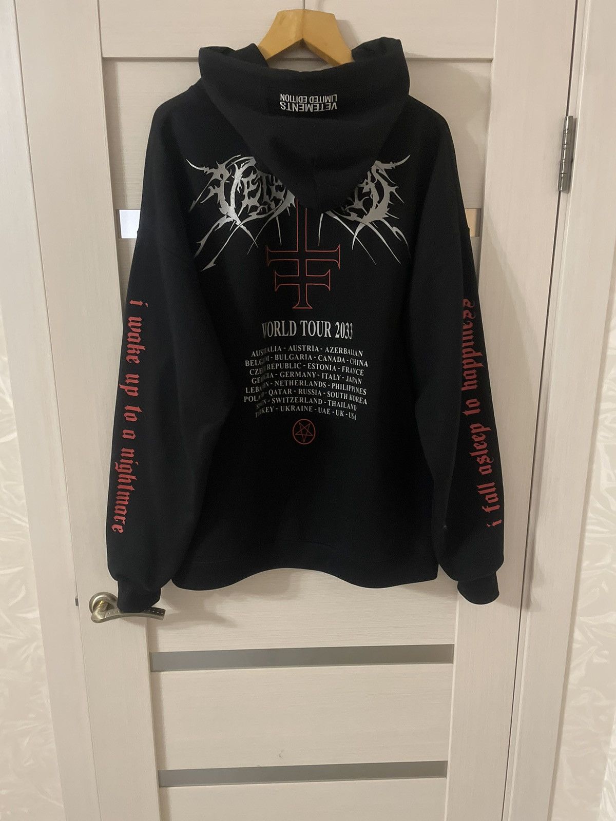 Balenciaga × Vetements Vetements metal patch world tour 2033 Size US L / EU 52-54 / 3 - 2 Thumbnail