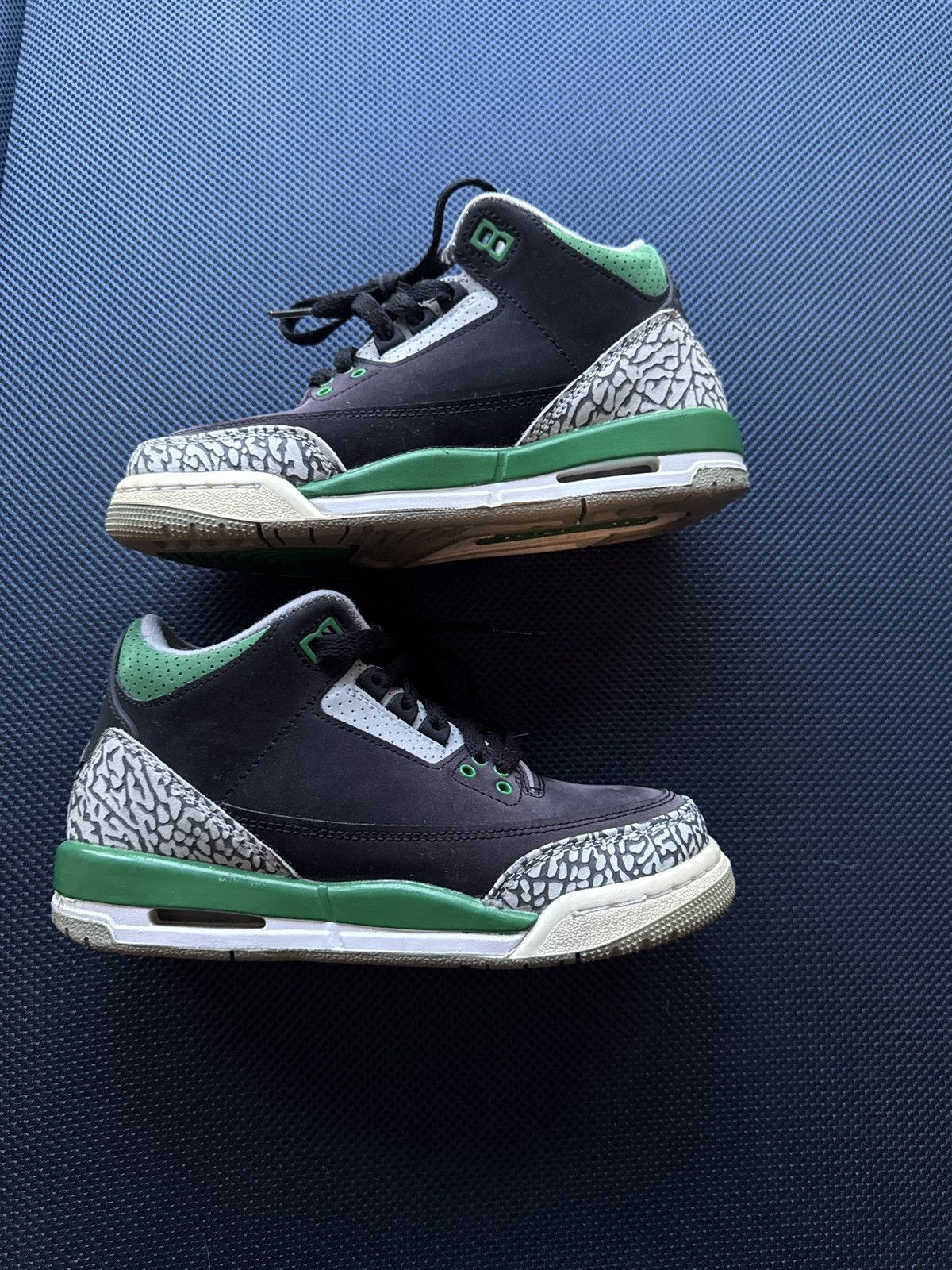 Jordan Brand Air Jordan 3 Retro GS 'Pine Green' Size US 5 / EU 37 - 3 Thumbnail