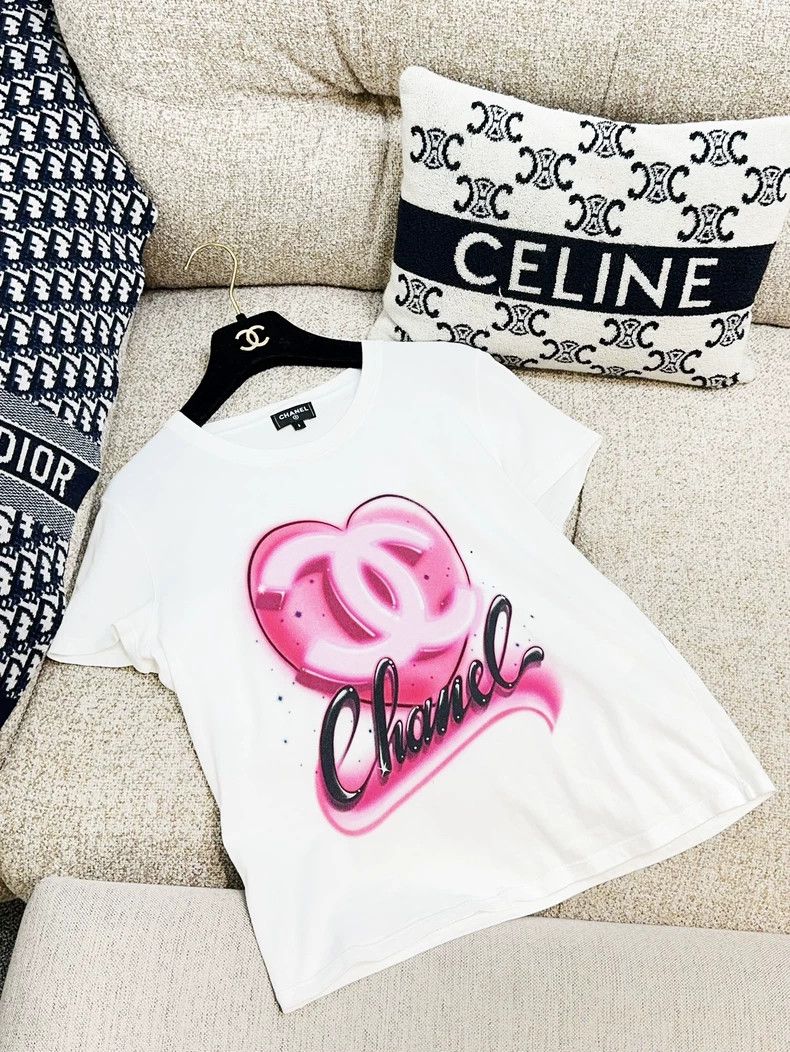 Chanel Chanel 23N White Love Logo Short-Sleeved T-shirt Size S / US 4 / IT 40 - 2 Thumbnail