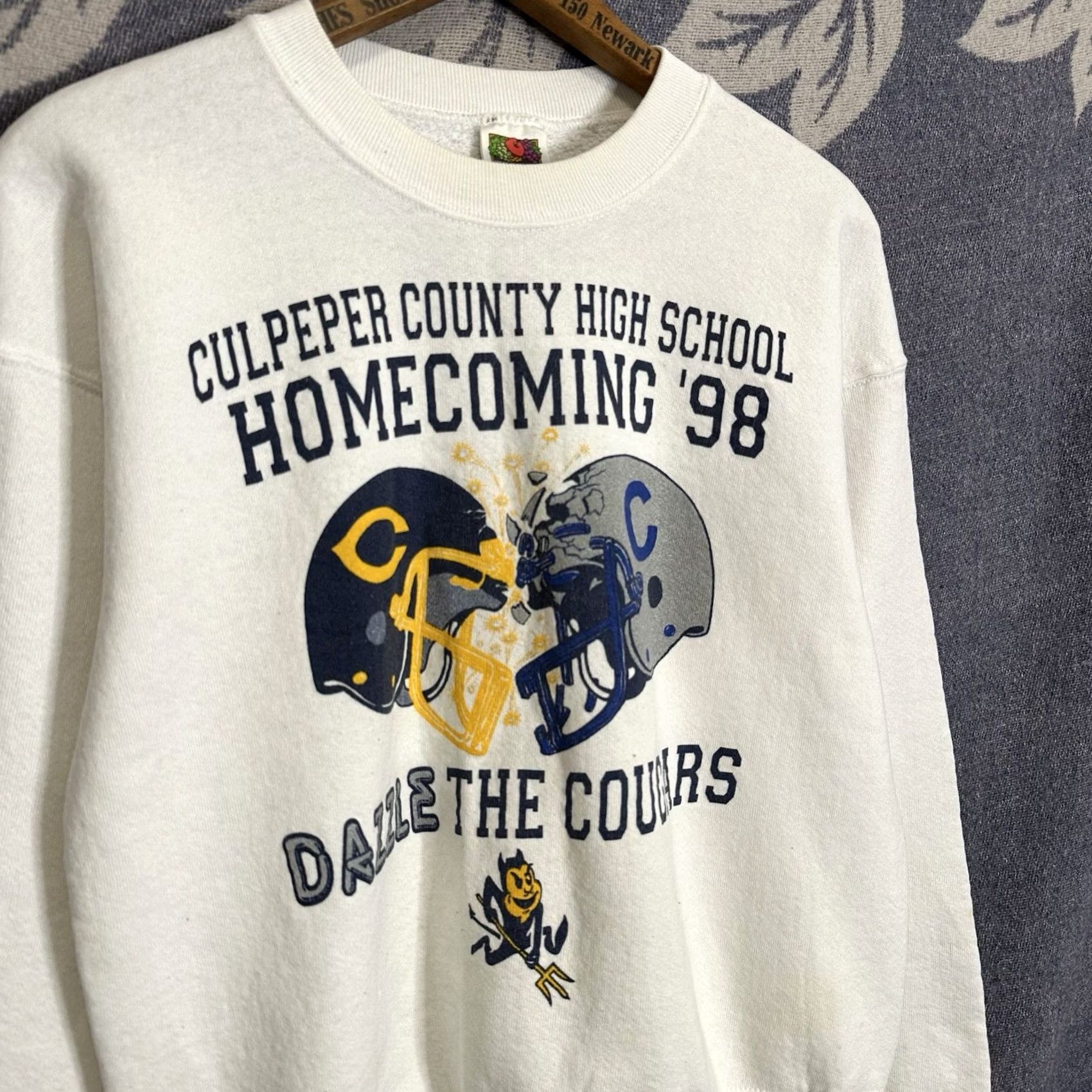 Fruit Of The Loom VINTAGE 90s Fruit Of The Loom Cougars Football Crewneck Sweatshirt M White Size US M / EU 48-50 / 2 - 2 Thumbnail