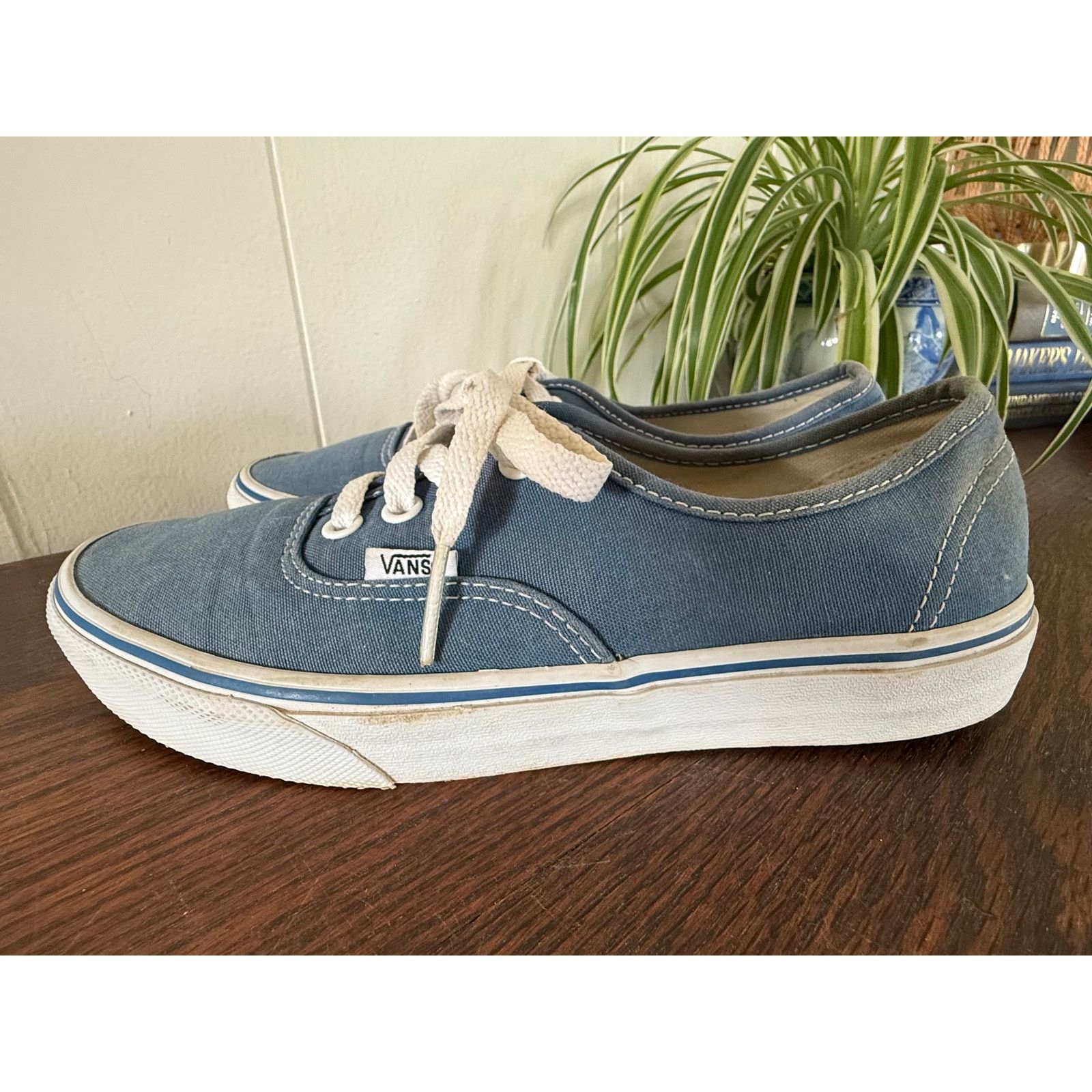 Vans Vans Unisex Lo Pro Skate Shoes, Light Denim Blue Women 7.5 Size US 7.5 / IT 37.5 - 4 Thumbnail