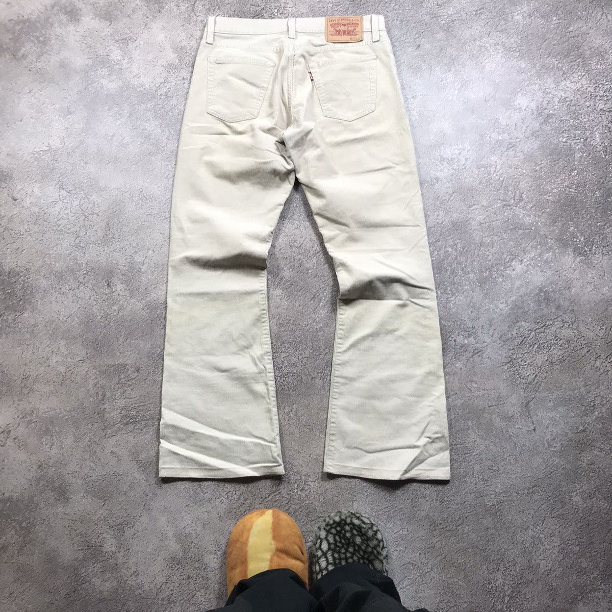 Vintage Vintage 90s Levis Baggy Chino Pants Relaxed Fit Cream Y2K 29 Size US 29 - 2 Thumbnail