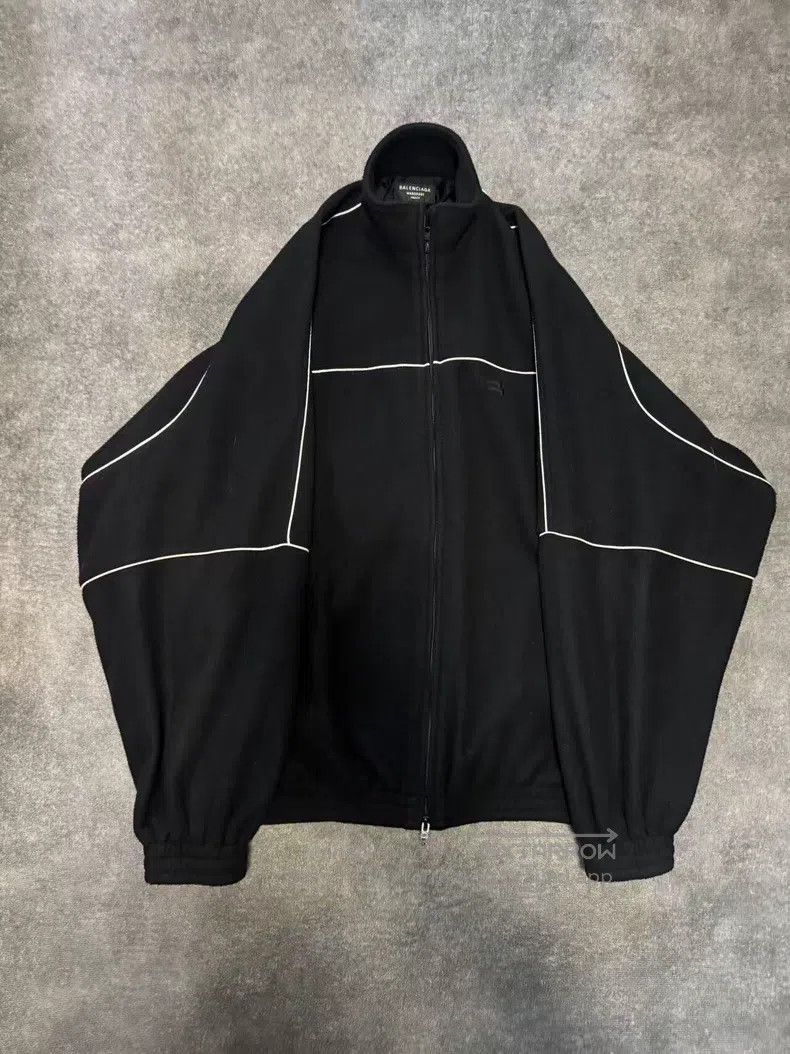 Balenciaga Balenciaga Embroidered Logo Fleece Jacket Size US S / EU 44-46 / 1 - 1 Thumbnail