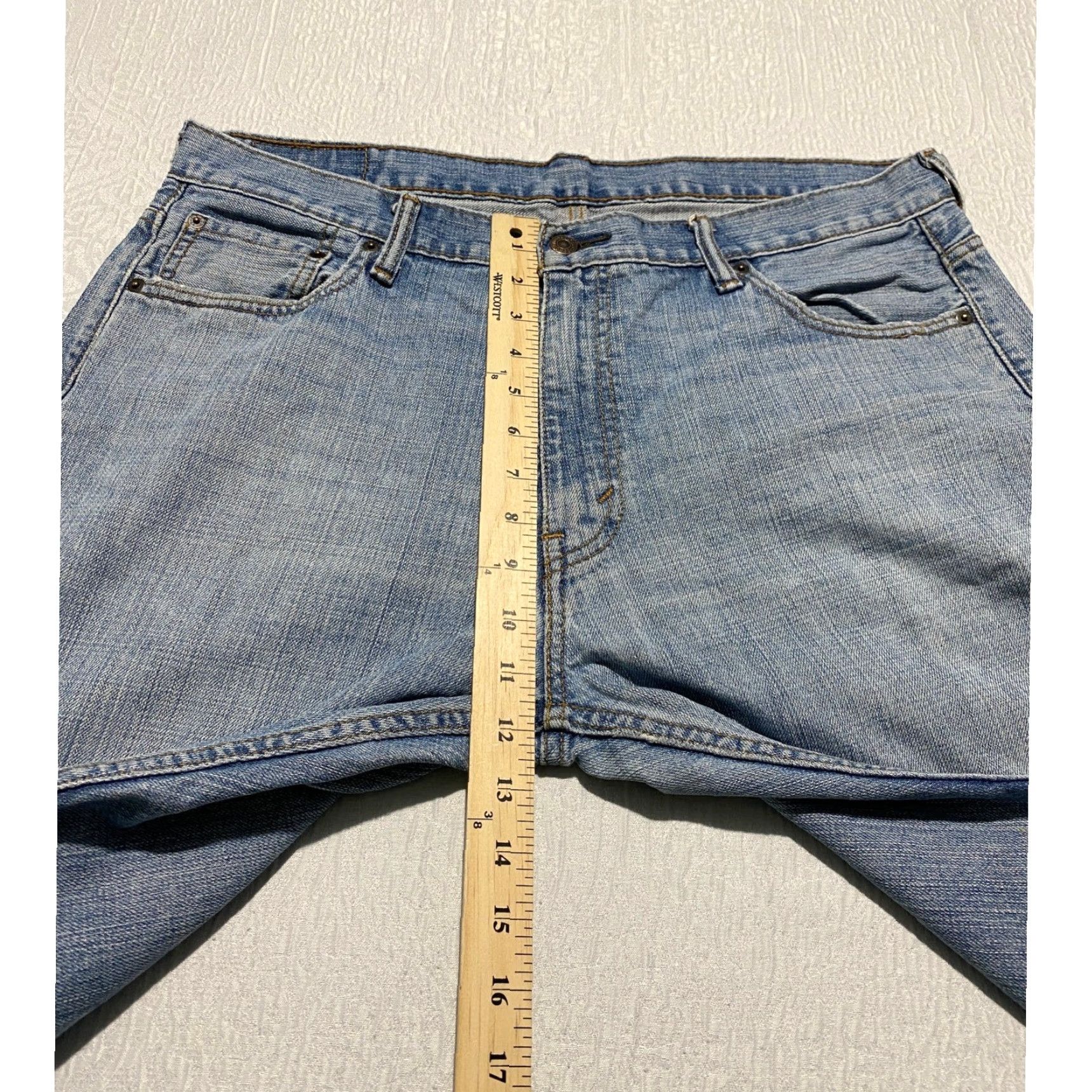 Levi's Levi's 569 Denim Shorts Men 36x11 Blue Hemmed Jorts Light Wash Bermuda Casual Summer Retro Classic Shorts Mens Size US 36 / EU 52 - 7 Thumbnail
