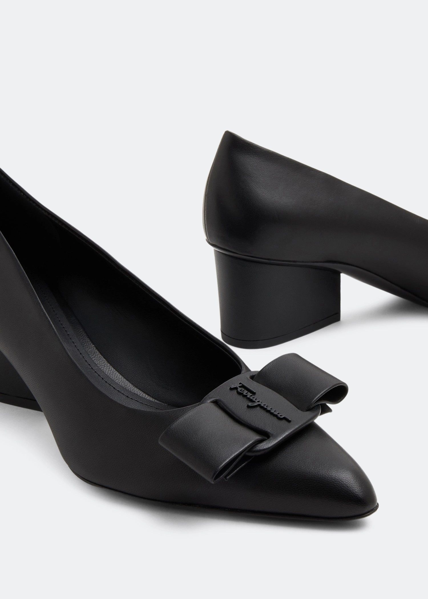 Salvatore Ferragamo o1s1rm0526 Viva Pumps in Black Size US 10 / IT 40 - 3 Thumbnail