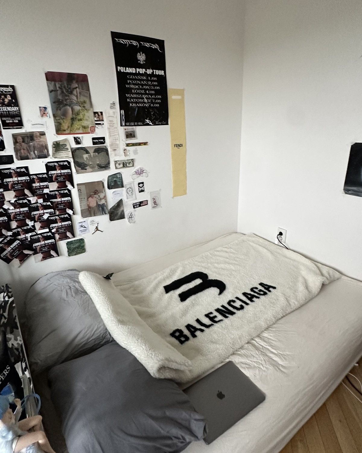 Balenciaga Balenciaga Uzi blanket Size US XL / EU 56 / 4 - 2 Thumbnail