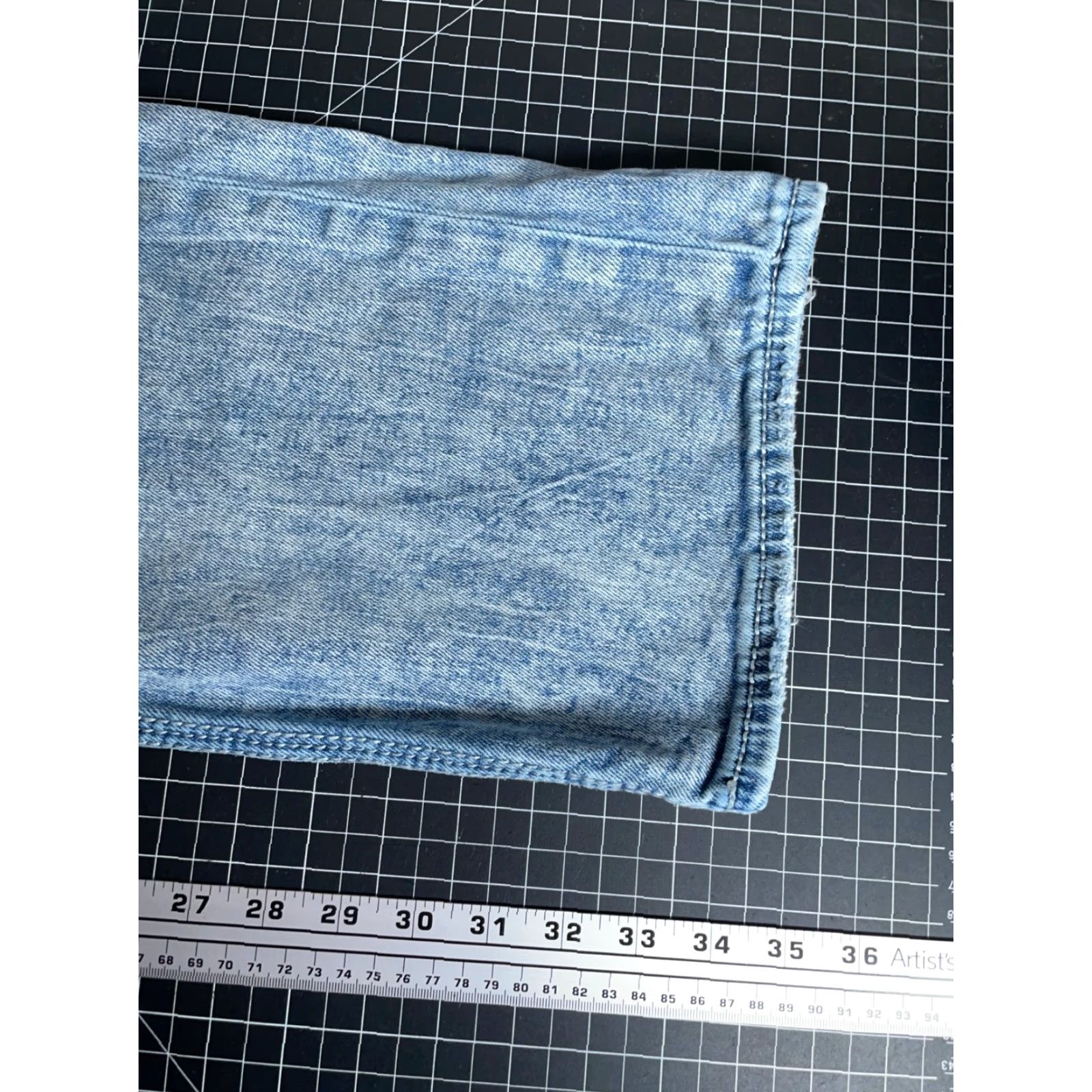 Vintage VINTAGE Buckle BKE Jake Straight Jeans Mens 34 x 36 Light Wash Blue Denim 5-Pocket Zip Fly Regular Rise Mid 10-12in Vintage Men Jeans Mens Boys? Size US 33 - 6 Thumbnail