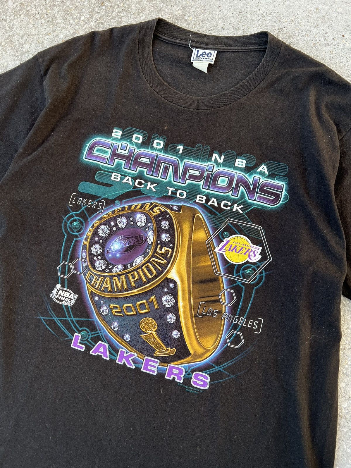 image of L A Lakers x Lee Vintage Nba Finals 2001 Champions La Lakers Ring T-Shirt in Black, Men's (Size XL)