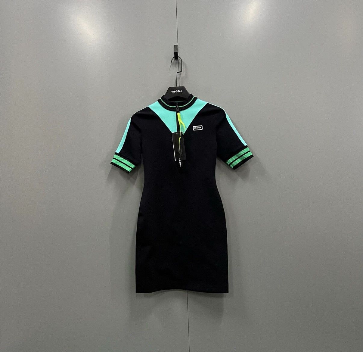 Louis Vuitton Louis Vuitton striped trim short-sleeve dress J41 Size XS / US 0-2 / IT 36-38 - 1 Thumbnail