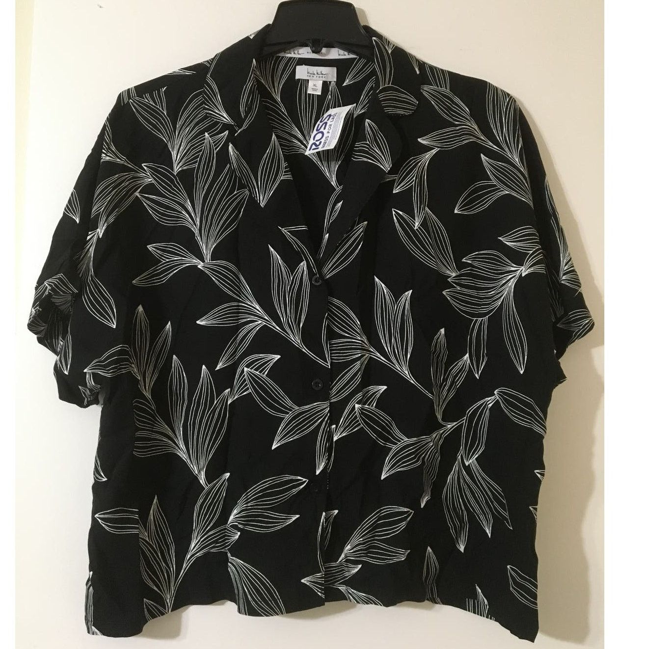 Nicole Miller NWT Nicole Miller XL Button Up Collared SS Black & White Top Size XL / US 12-14 / IT 48-50 - 1 Thumbnail
