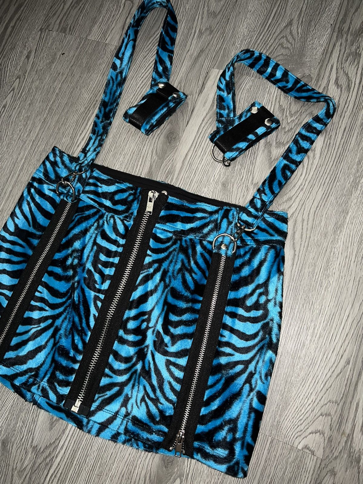 Tripp NYC Blue zebra mini skirt with hand cuff 🦓💙 Size 24" / US 00 / IT 34 - 8 Thumbnail
