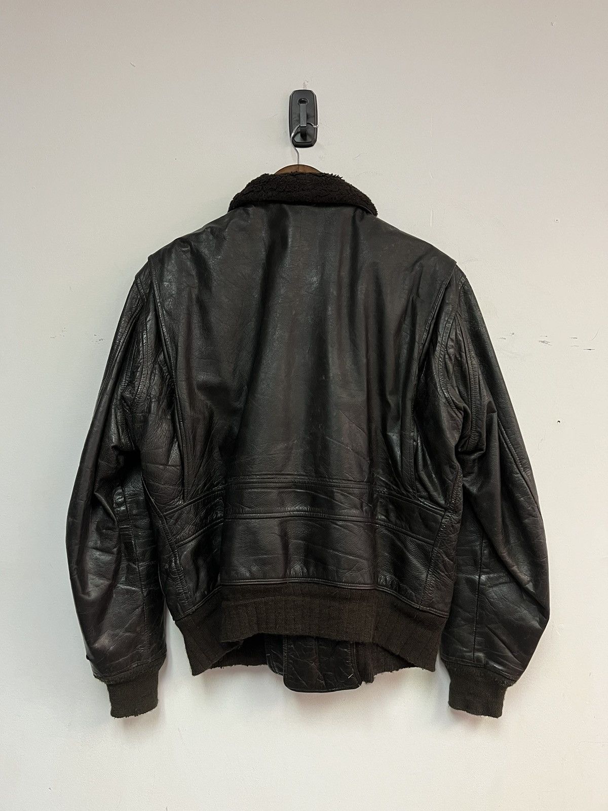 Vintage 70’s US Navy Flight Leather Bomber Jacket Size US M / EU 48-50 / 2 - 4 Thumbnail