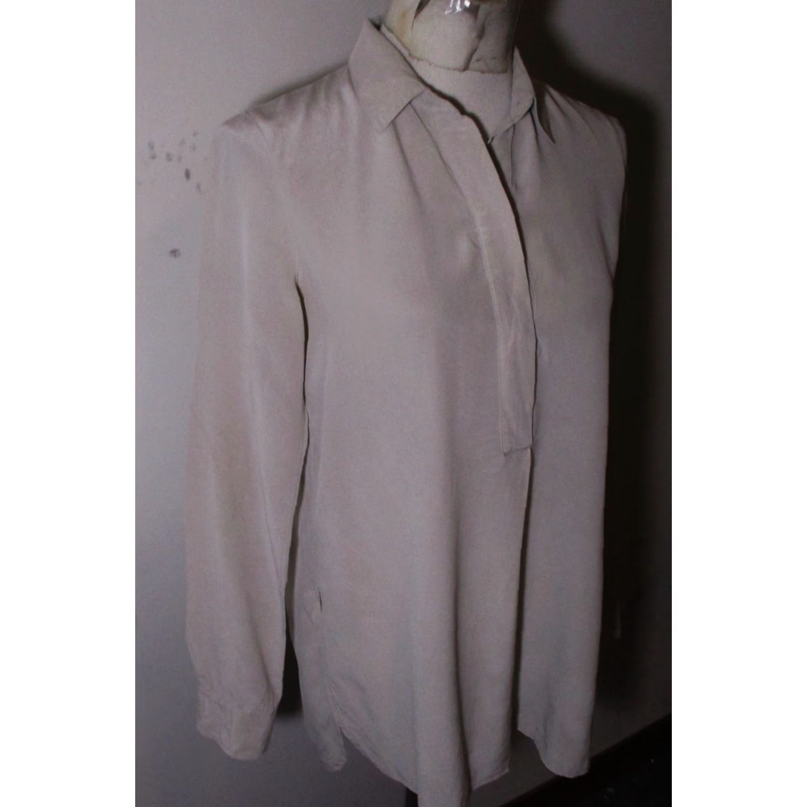 Vince Vince Blouse Shirt Women Taupe Tan 100% Silk Long Sleeve V-Neck Size 6 Vintage No Size M / US 6-8 / IT 42-44 - 3 Thumbnail