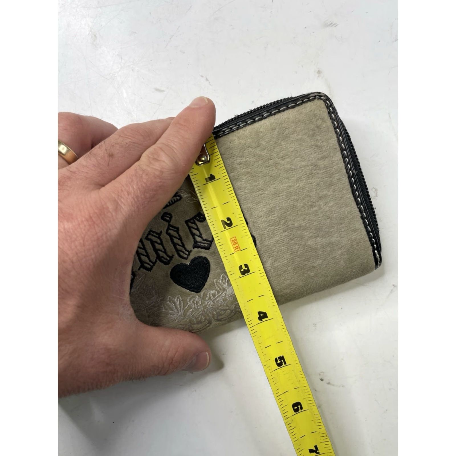 Juicy Couture VINTAGE Juicy Couture Wallet Wristlet Bag Clutch Velour Light Brown Zip Brown Women Wallet Wristlet Clutch 2000s Size ONE SIZE - 7 Thumbnail