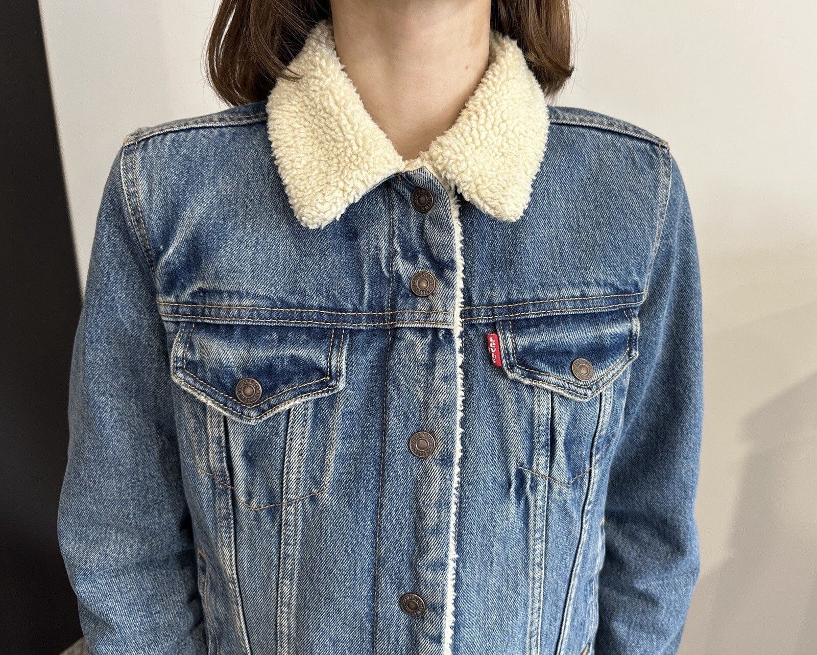 Levi's Levis Womens Denim Sherpa Lined Trucker Jacket Women's Sz S Size S / US 4 / IT 40 - 3 Thumbnail