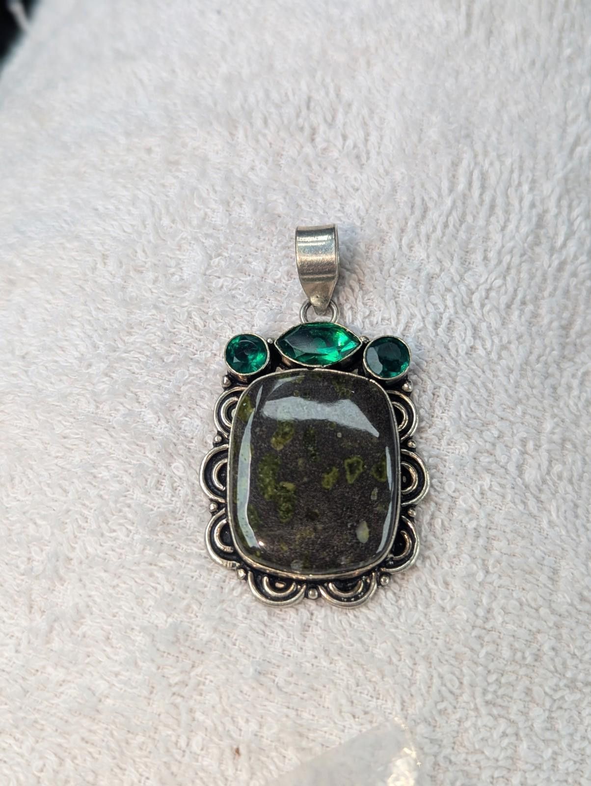 The Unbranded Brand Sterling Silver Natural Jasper Diopside Glass Gem Pendant Size ONE SIZE - 1 Thumbnail