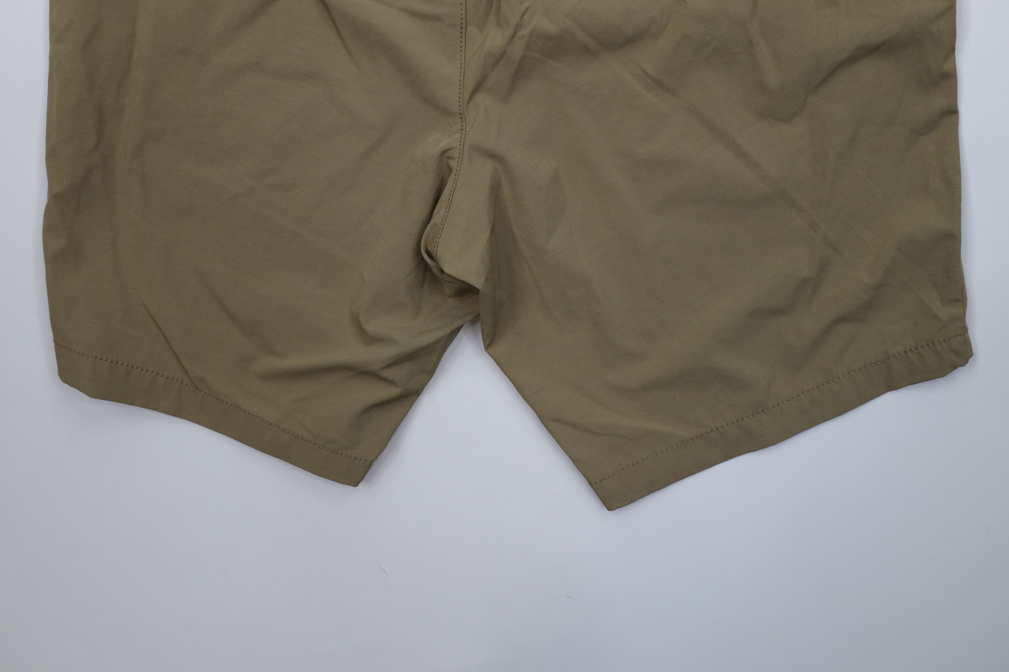 Banana Republic Banana Republic Tech Knit Above Knee Chino Shorts Beige Size US 34 / EU 50 - 10 Thumbnail