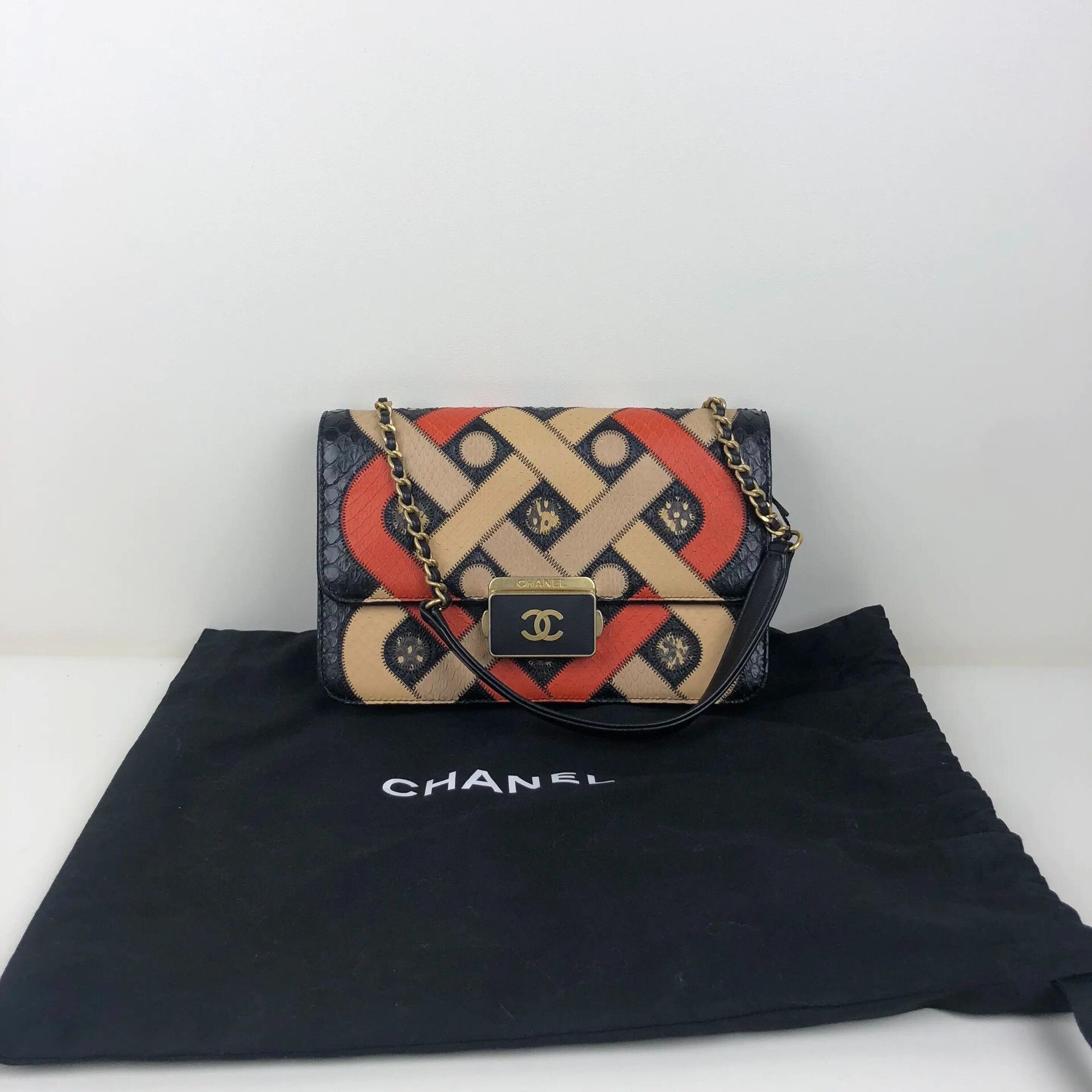 Chanel Pre-loved Bag Very good condition Size ONE SIZE - 1 Thumbnail