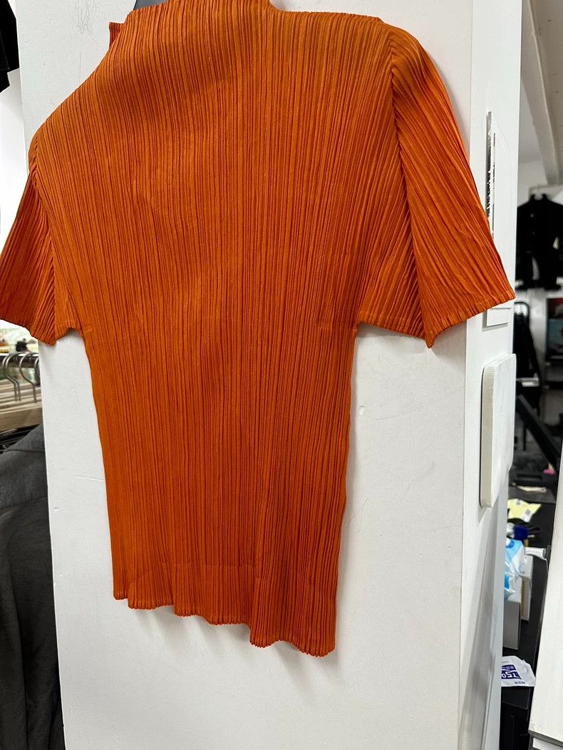 Issey miyake size os Orange high collar pleated base short