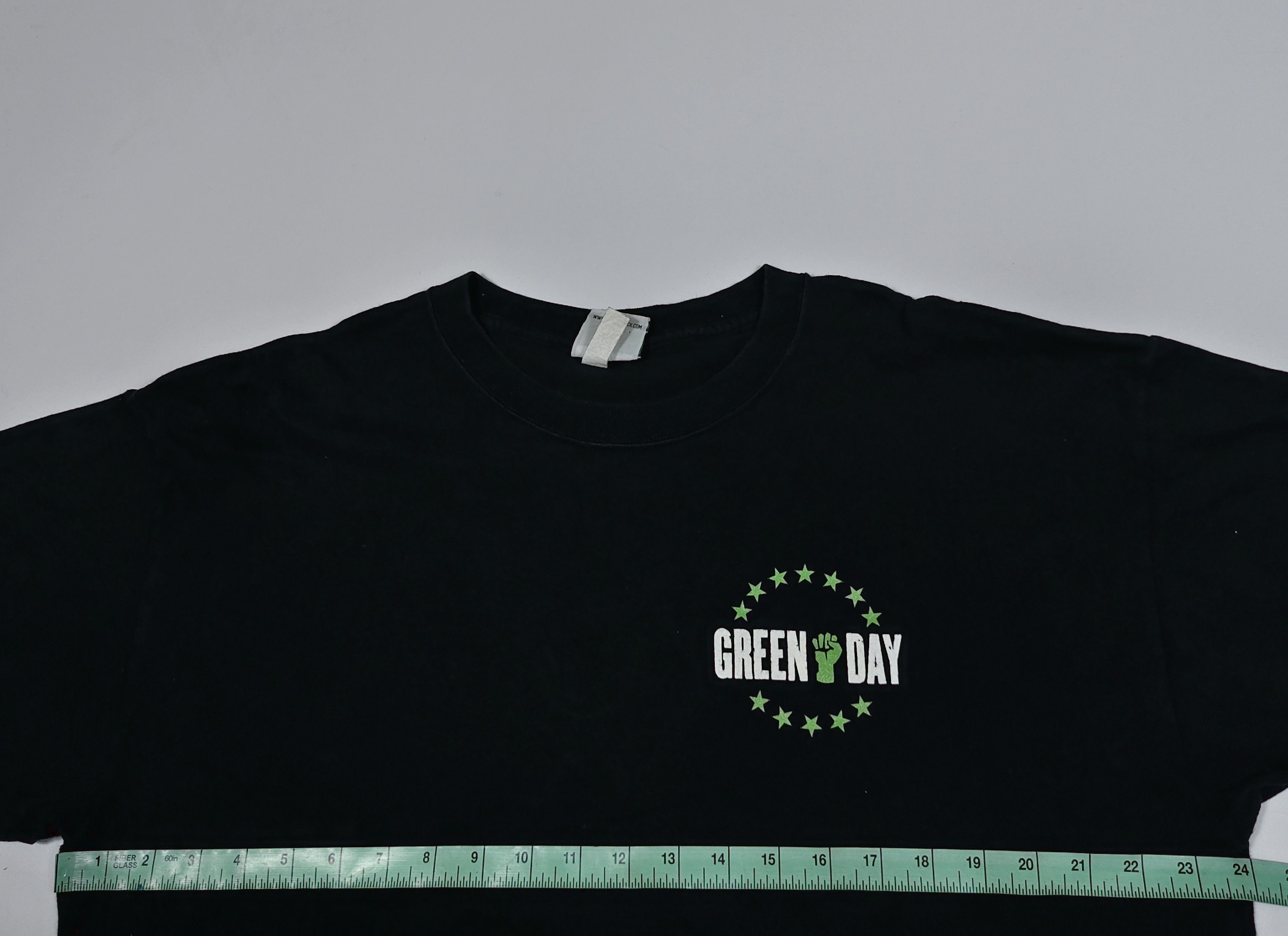 Band Tees 2004 Green Day "American Idiot" Fist Flag #F Size US L / EU 52-54 / 3 - 7 Thumbnail