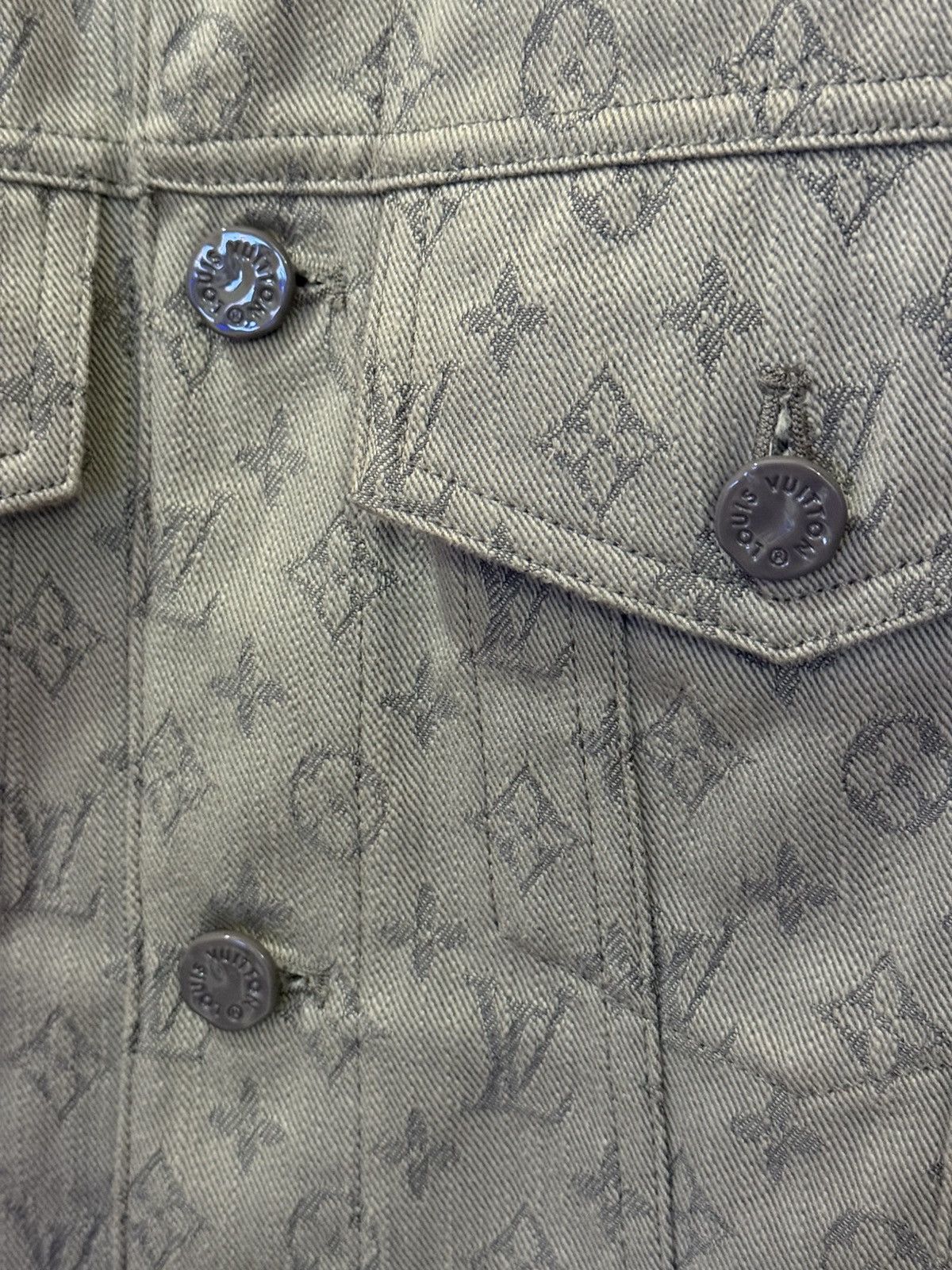 Louis Vuitton Louis Vuitton grey monogram denim jacket 44 Size US S / EU 44-46 / 1 - 4 Thumbnail